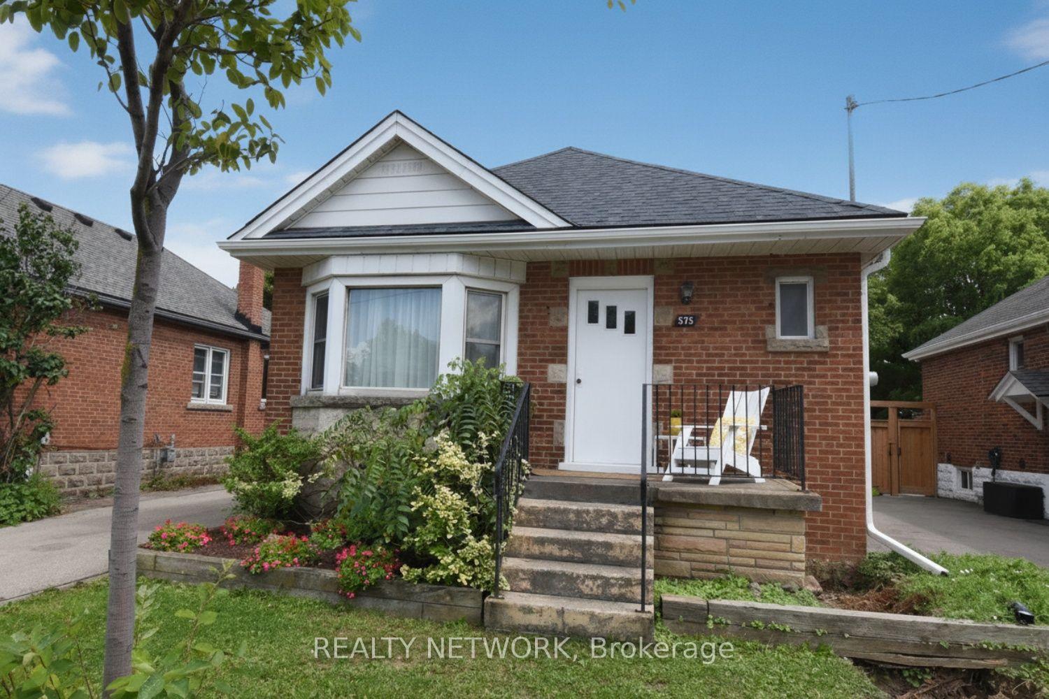 Photo 2 of 575 Upper Wentworth Street, Hamilton, Eastmount — HOMEH