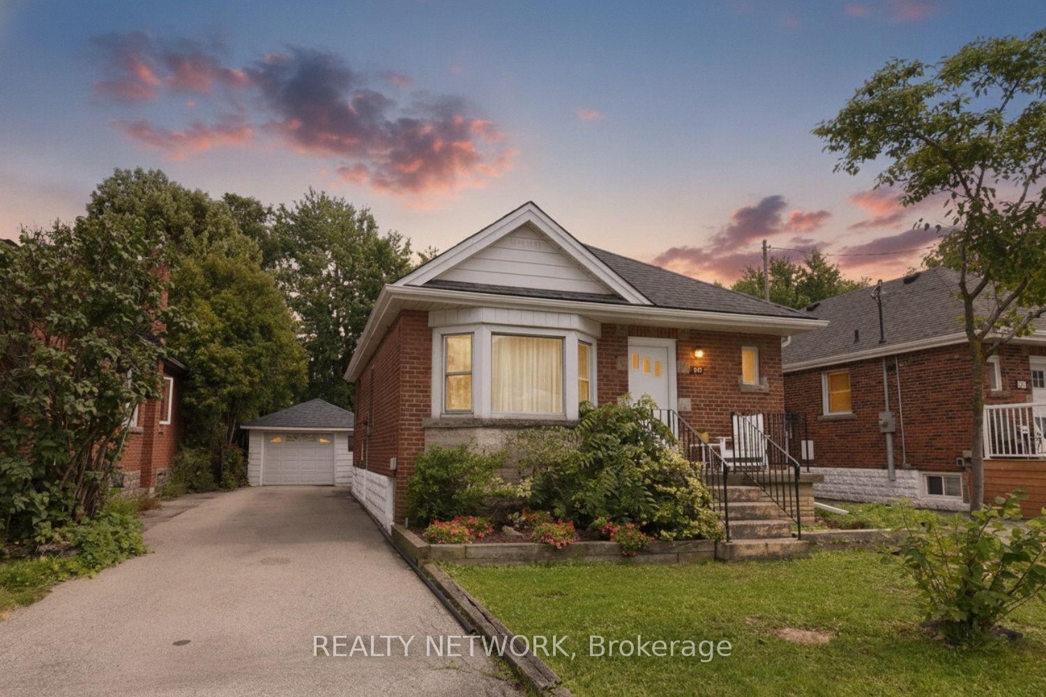Photo 4 of 575 Upper Wentworth Street, Hamilton, Eastmount — HOMEH