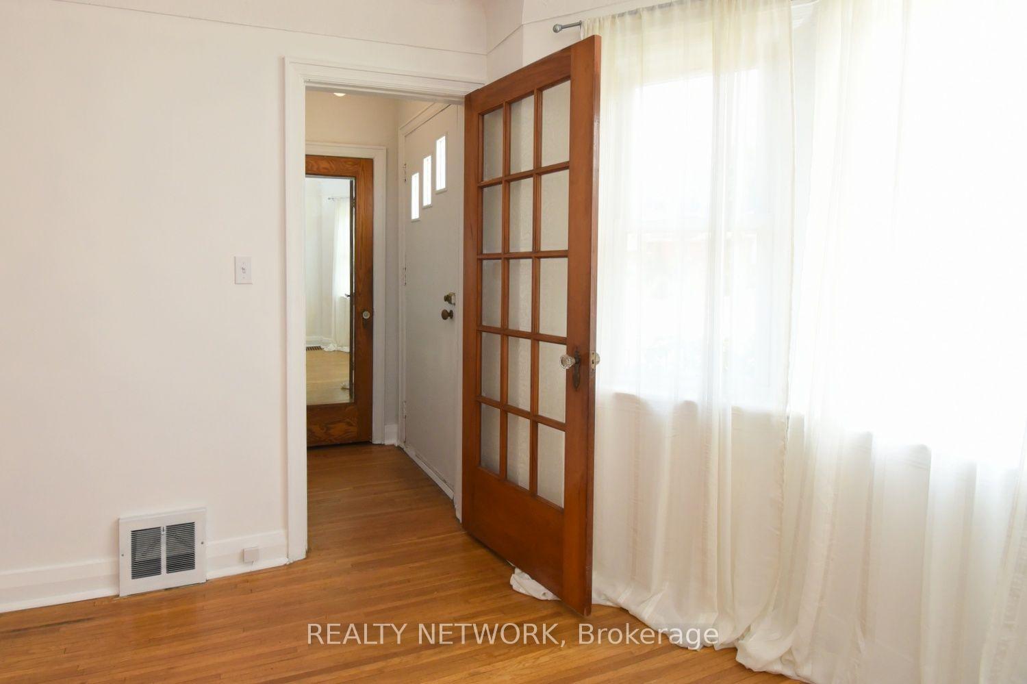 Photo 6 of 575 Upper Wentworth Street, Hamilton, Eastmount — HOMEH