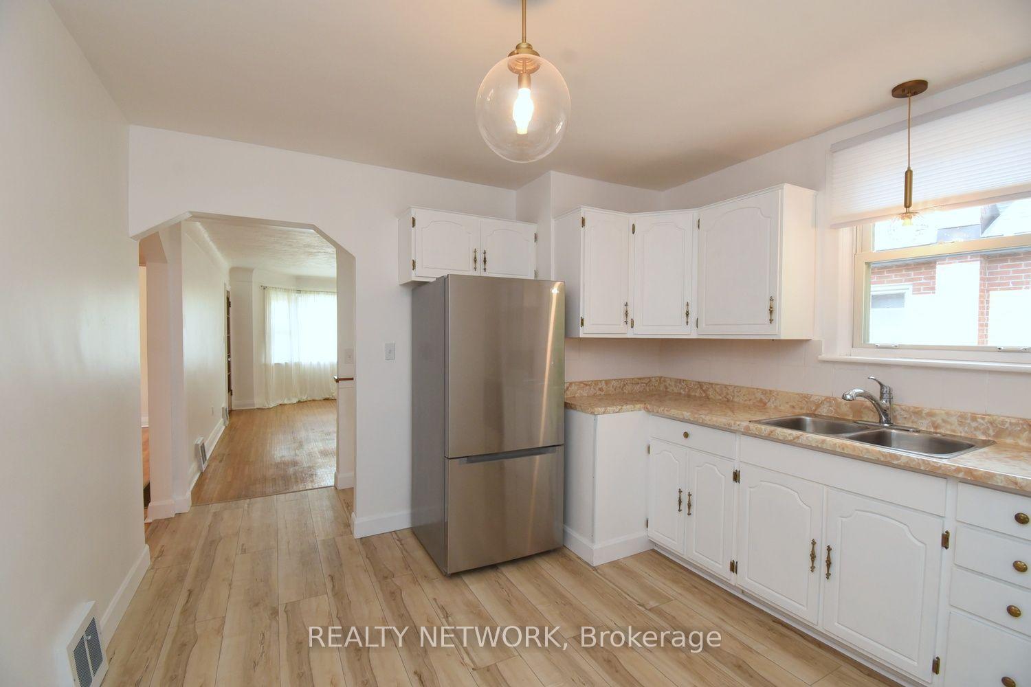 Photo 11 of 575 Upper Wentworth Street, Hamilton, Eastmount — HOMEH
