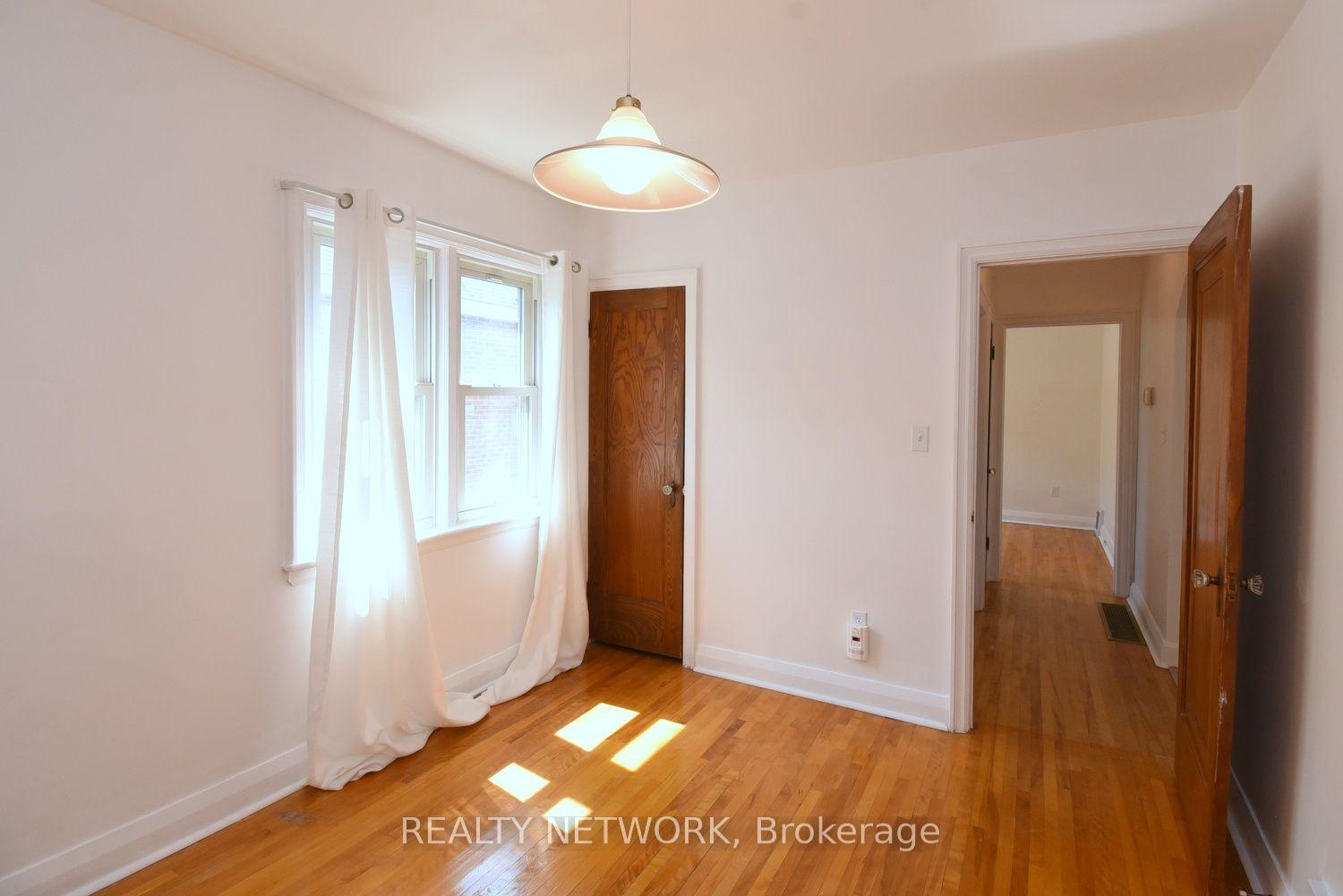 Photo 13 of 575 Upper Wentworth Street, Hamilton, Eastmount — HOMEH