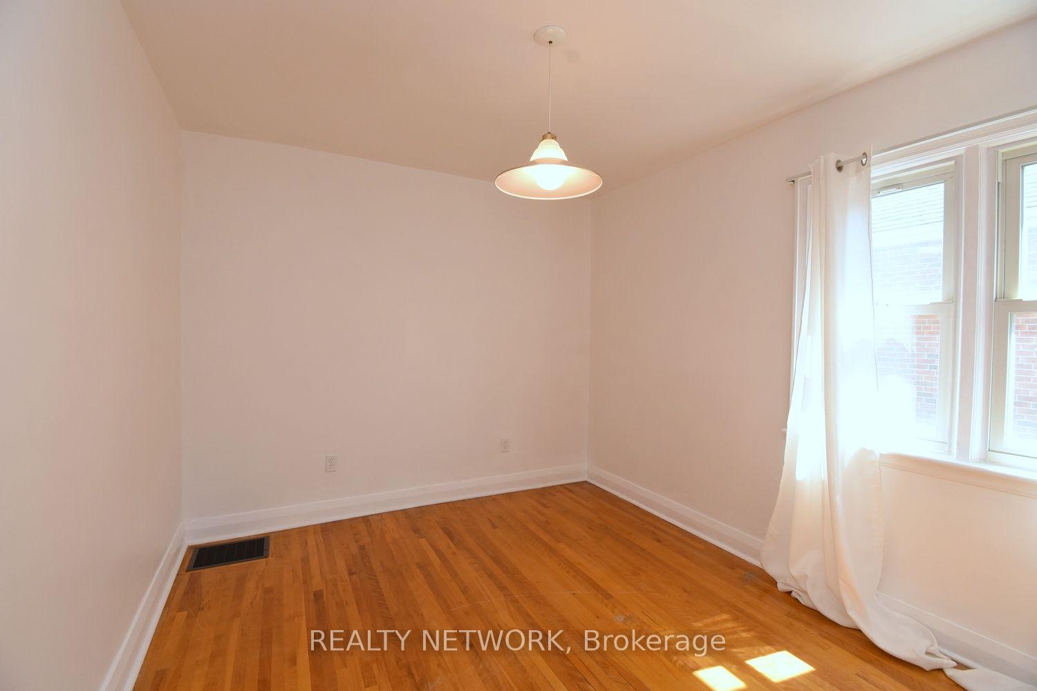 Photo 14 of 575 Upper Wentworth Street, Hamilton, Eastmount — HOMEH