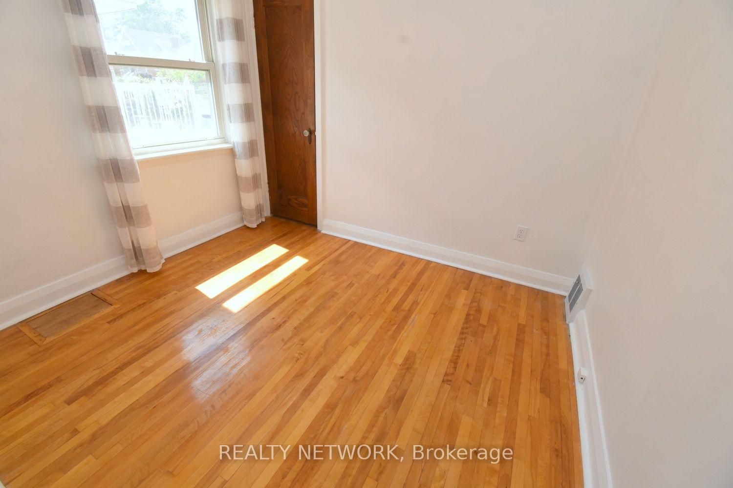 Photo 15 of 575 Upper Wentworth Street, Hamilton, Eastmount — HOMEH