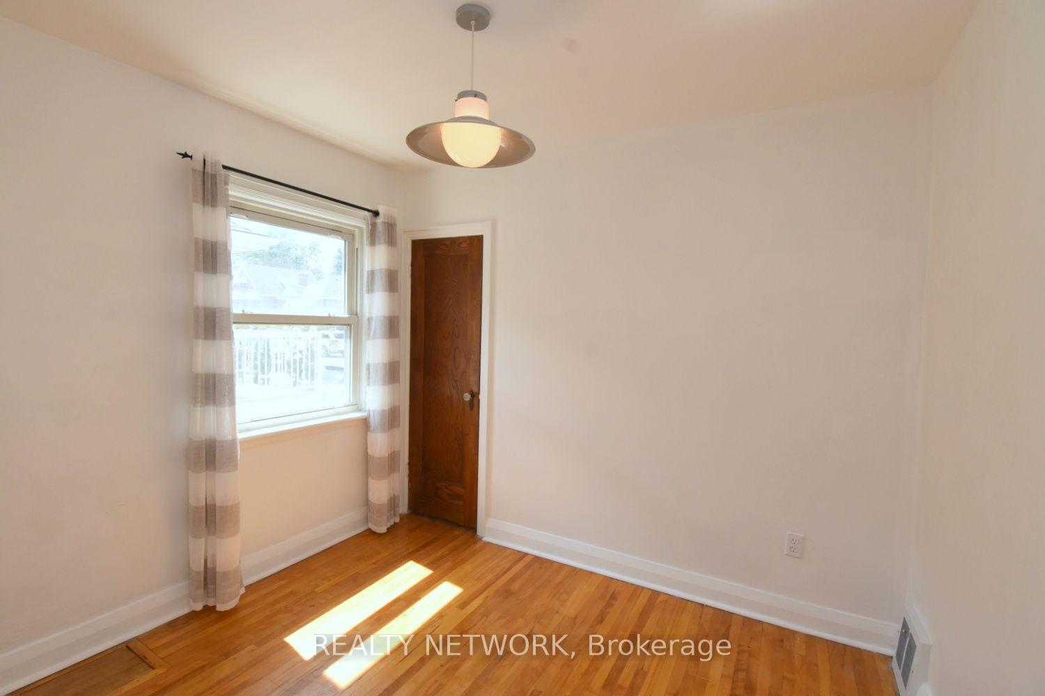 Photo 16 of 575 Upper Wentworth Street, Hamilton, Eastmount — HOMEH