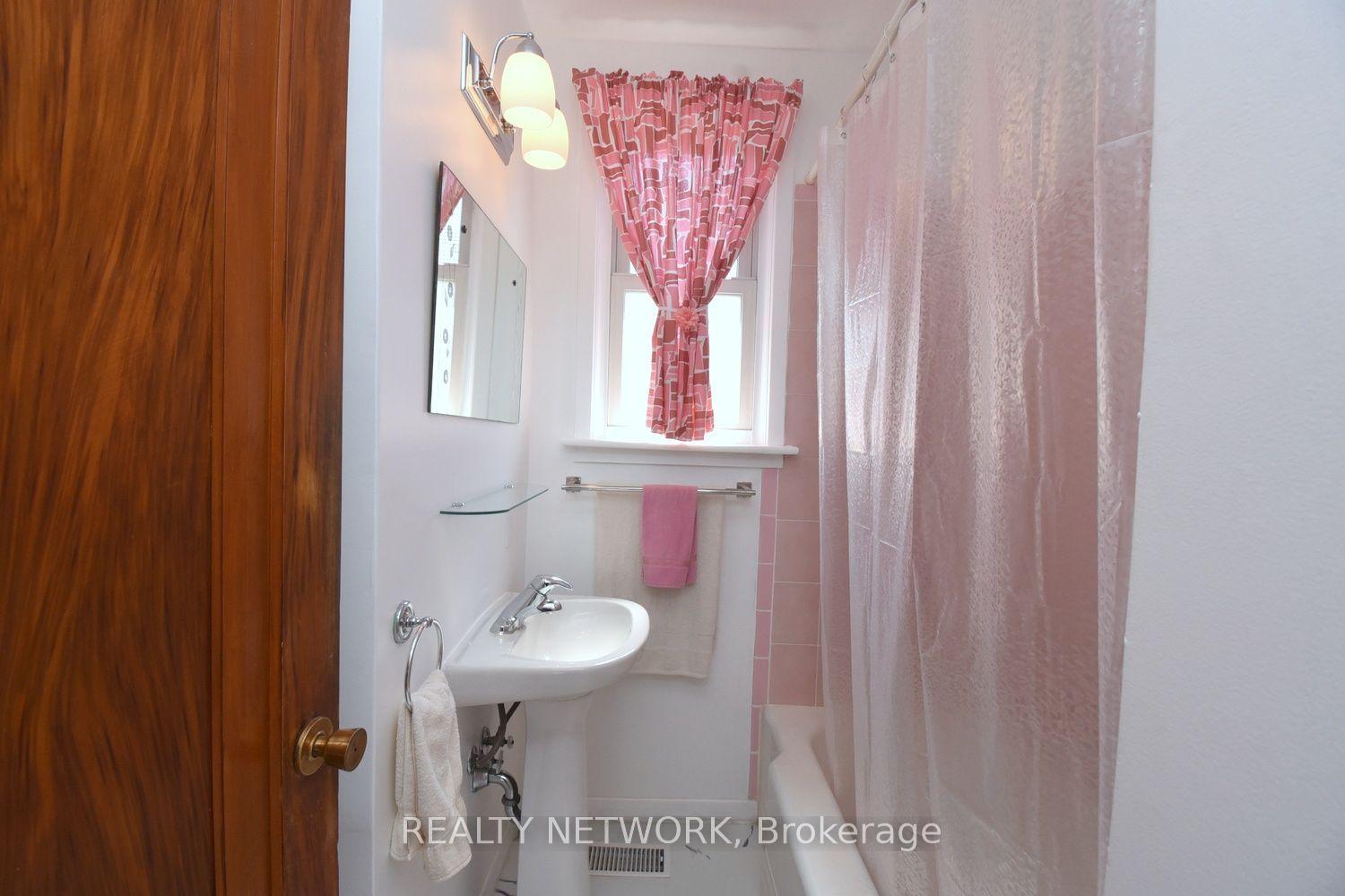 Photo 17 of 575 Upper Wentworth Street, Hamilton, Eastmount — HOMEH