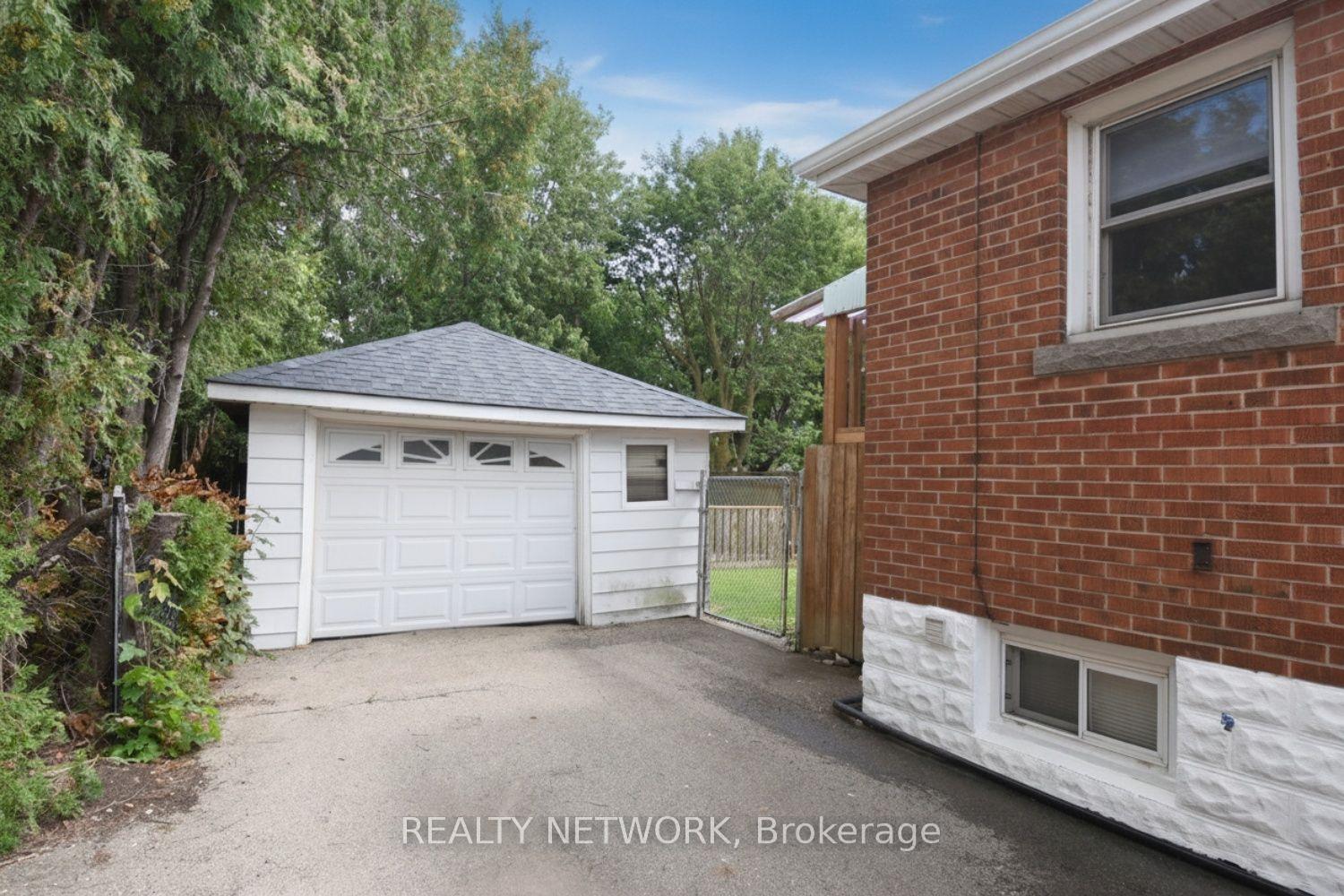 Photo 23 of 575 Upper Wentworth Street, Hamilton, Eastmount — HOMEH