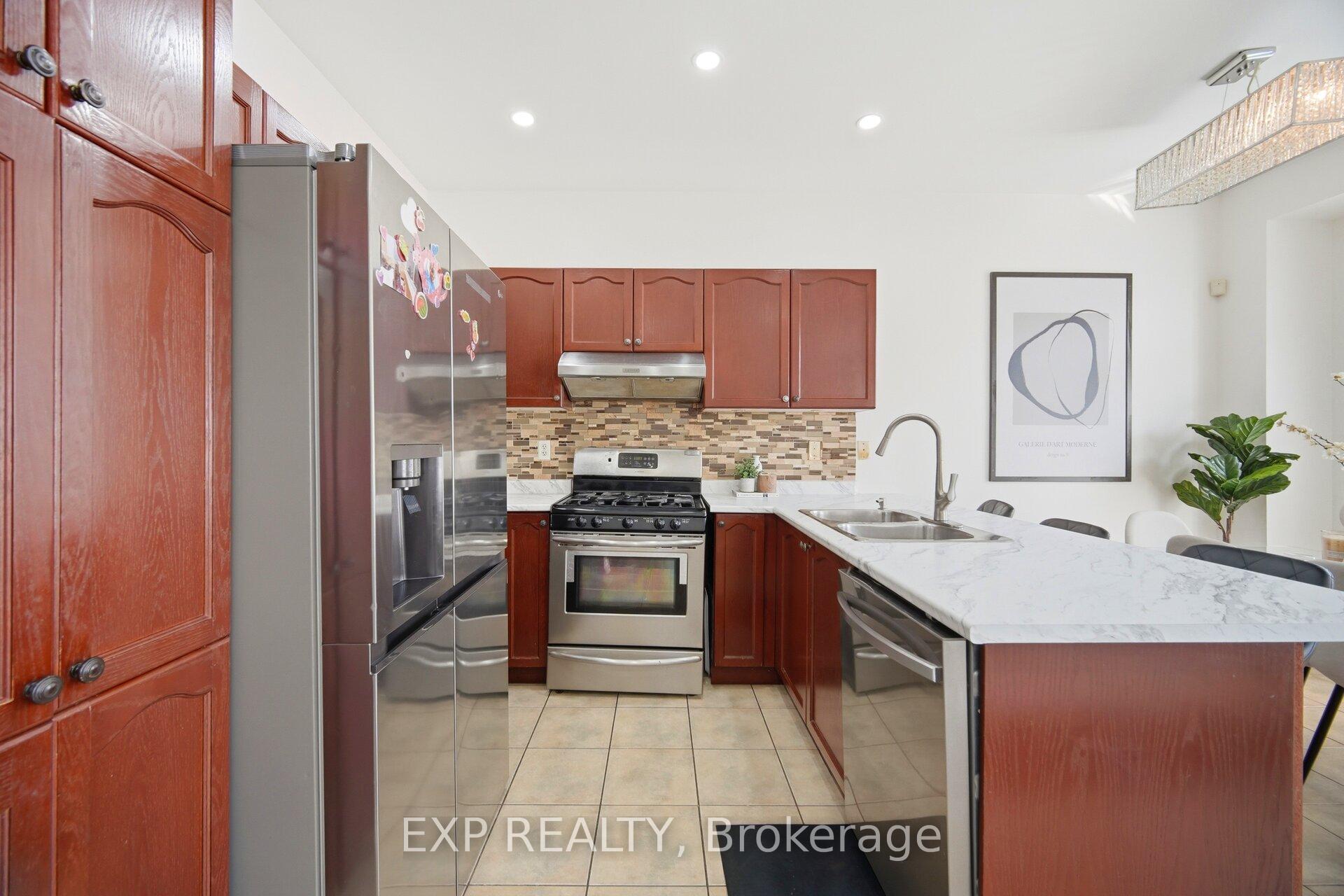 Photo 12 of 37 Totten Drive, Brampton, Sandringham-Wellington — HOMEH
