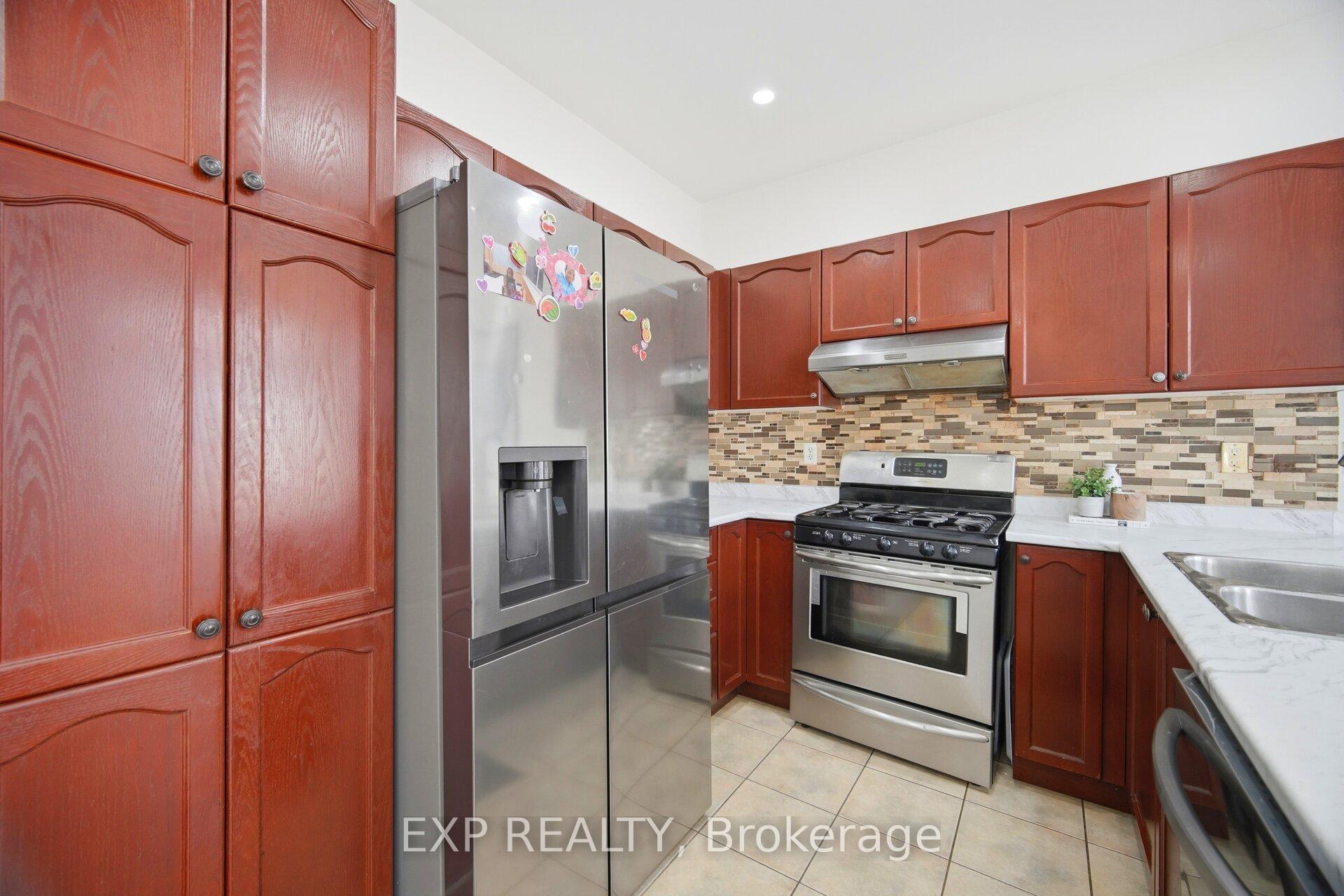 Photo 13 of 37 Totten Drive, Brampton, Sandringham-Wellington — HOMEH