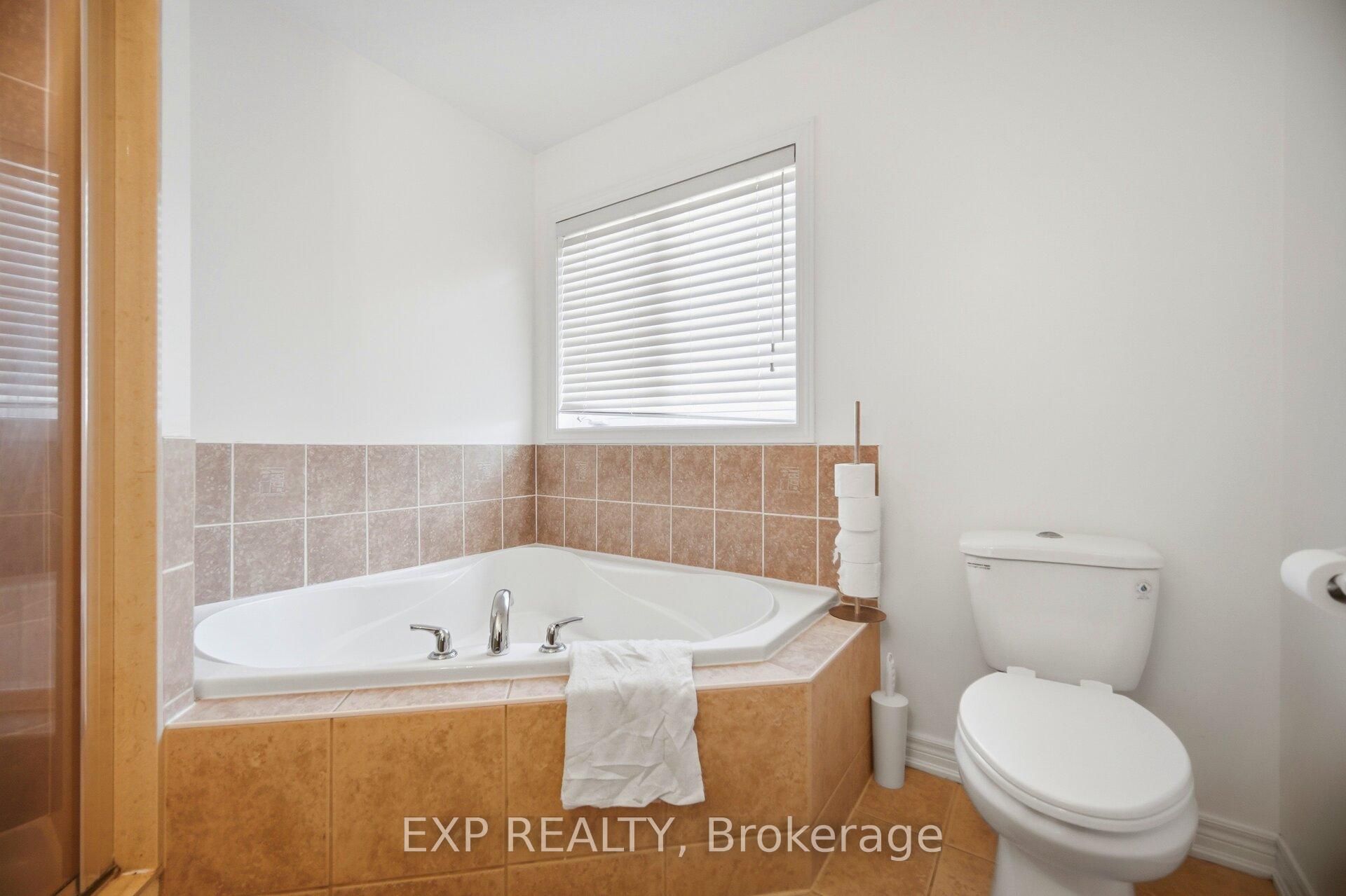 Photo 23 of 37 Totten Drive, Brampton, Sandringham-Wellington — HOMEH