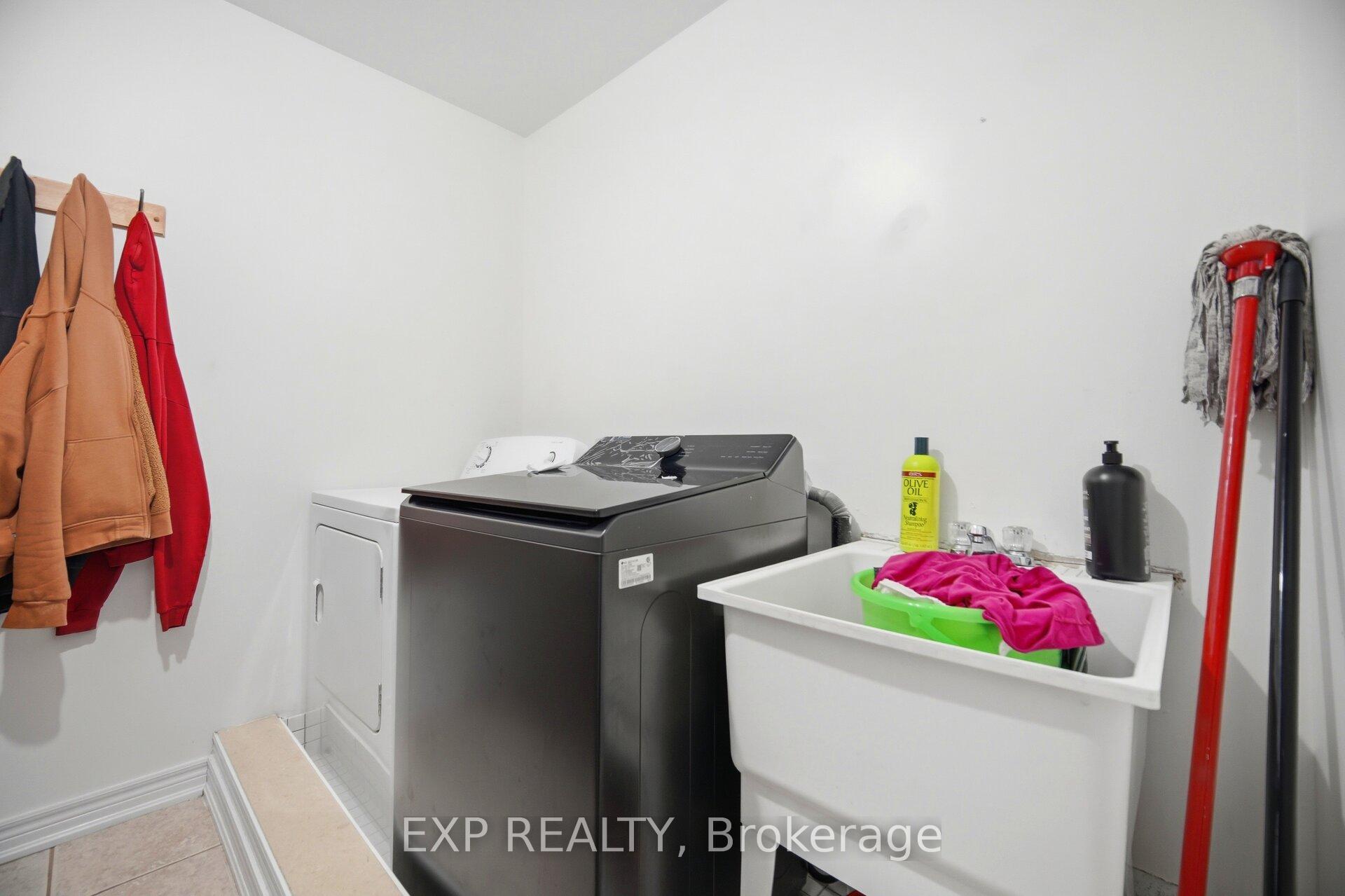Photo 29 of 37 Totten Drive, Brampton, Sandringham-Wellington — HOMEH