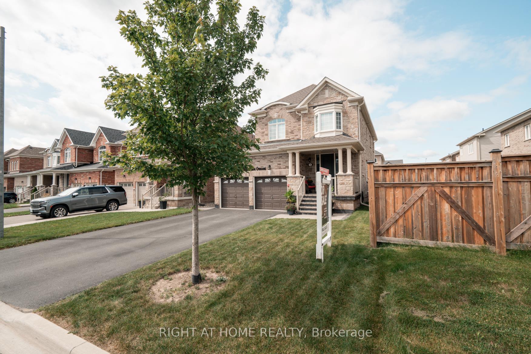 Photo 2 of 4 Bill Hutchinson Crescent, Clarington, Bowmanville — HOMEH