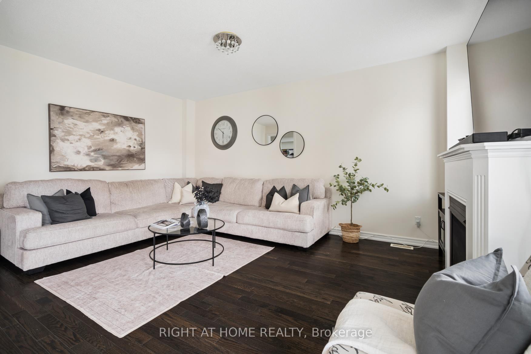 Photo 11 of 4 Bill Hutchinson Crescent, Clarington, Bowmanville — HOMEH