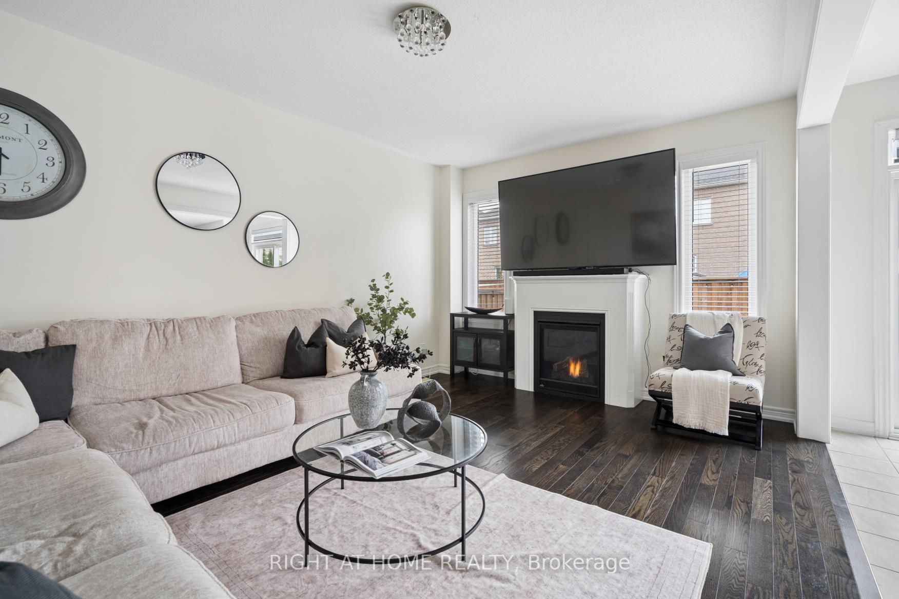 Photo 13 of 4 Bill Hutchinson Crescent, Clarington, Bowmanville — HOMEH