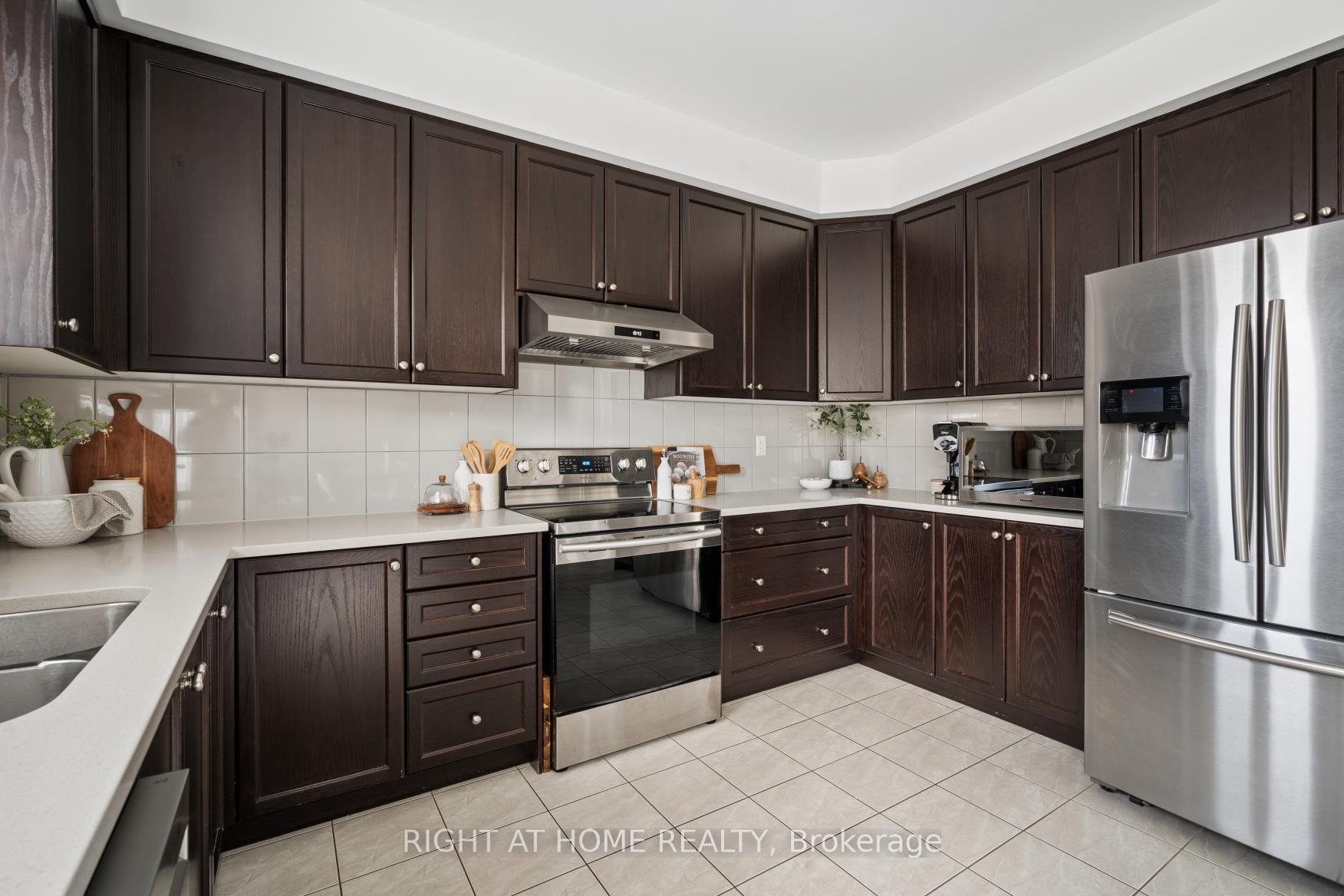 Photo 17 of 4 Bill Hutchinson Crescent, Clarington, Bowmanville — HOMEH