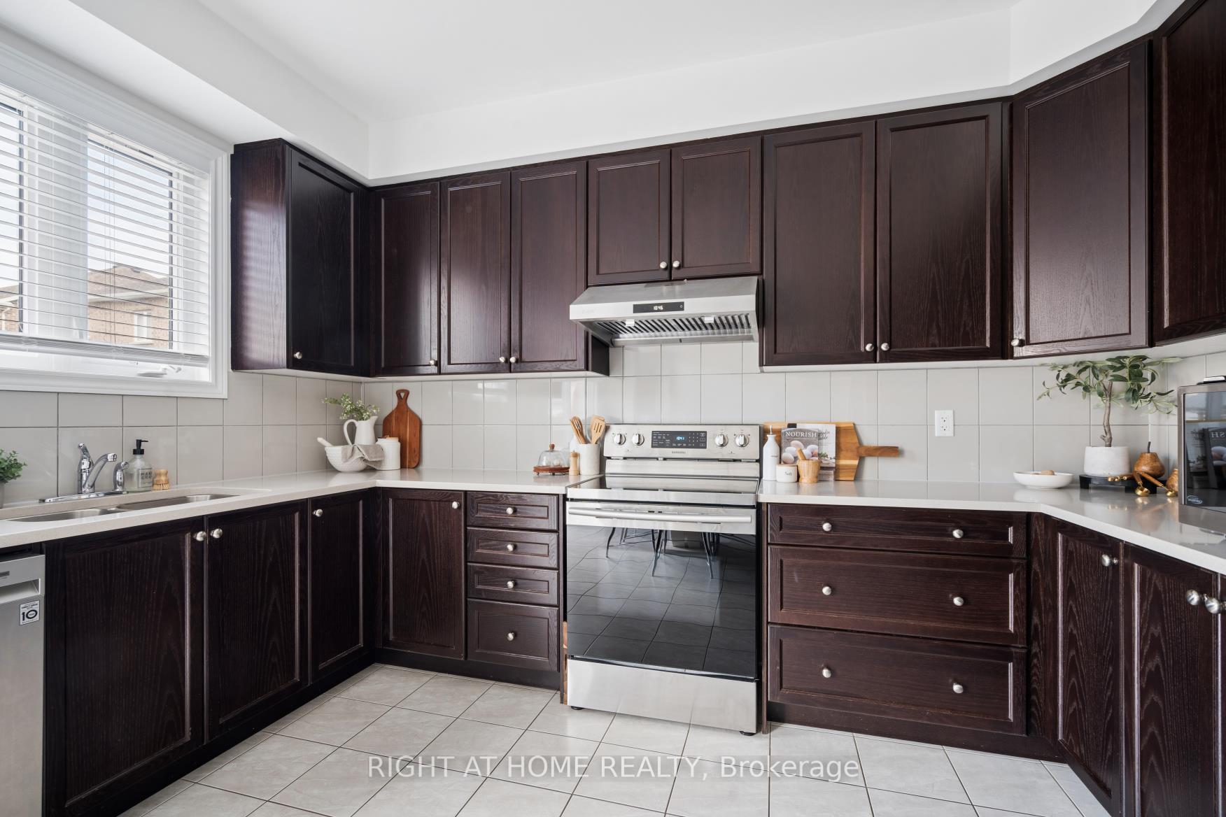 Photo 20 of 4 Bill Hutchinson Crescent, Clarington, Bowmanville — HOMEH