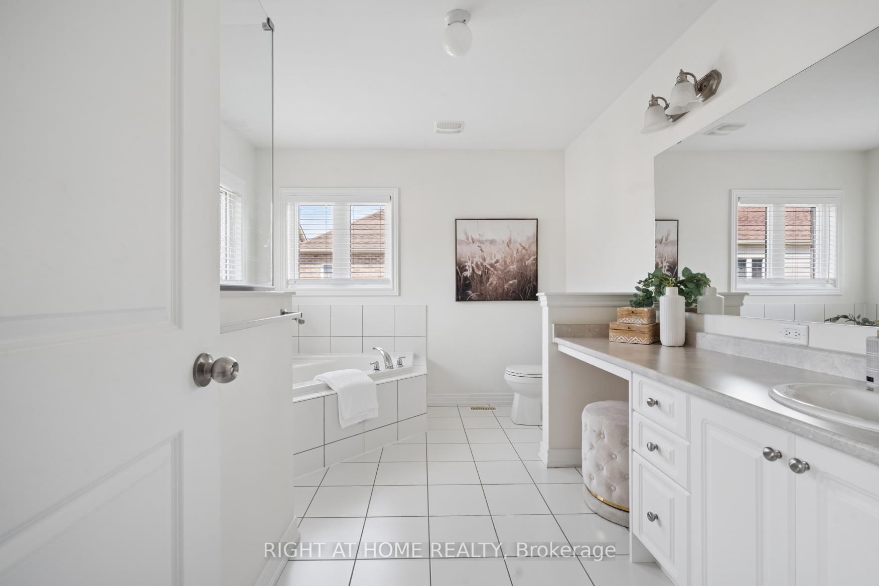 Photo 27 of 4 Bill Hutchinson Crescent, Clarington, Bowmanville — HOMEH