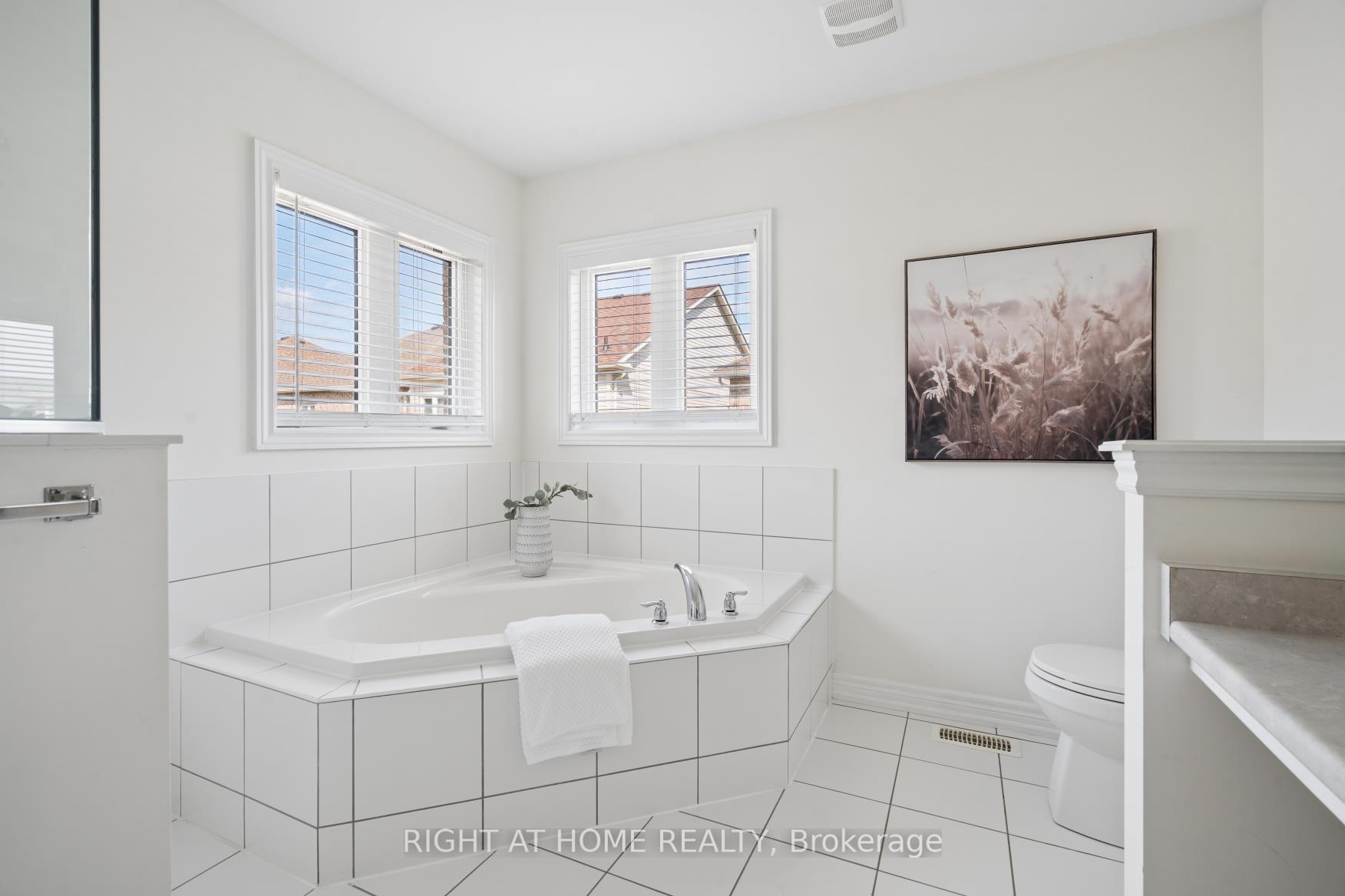 Photo 28 of 4 Bill Hutchinson Crescent, Clarington, Bowmanville — HOMEH