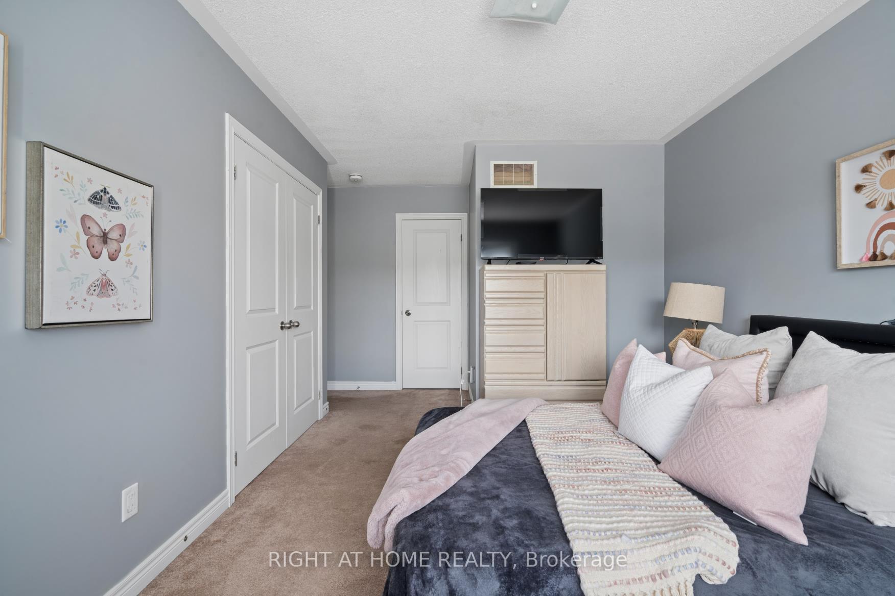 Photo 32 of 4 Bill Hutchinson Crescent, Clarington, Bowmanville — HOMEH