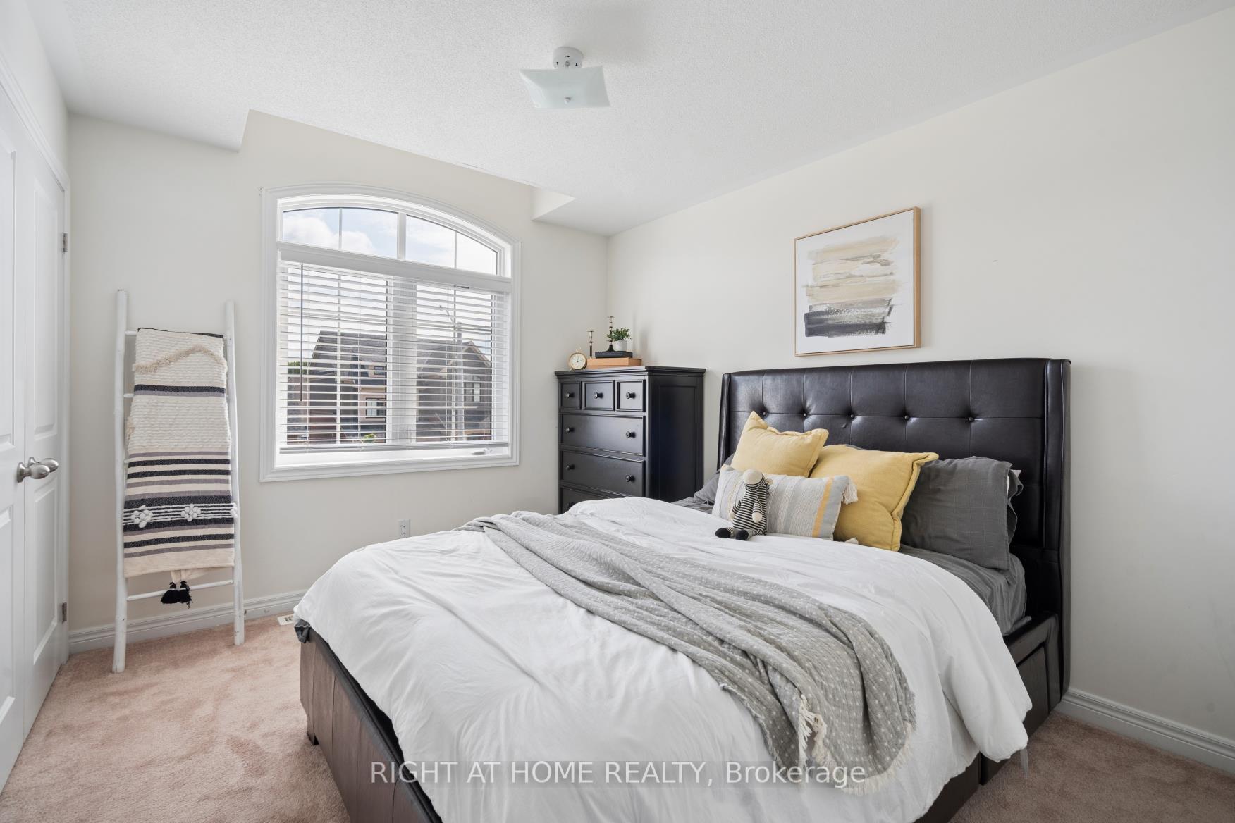 Photo 34 of 4 Bill Hutchinson Crescent, Clarington, Bowmanville — HOMEH