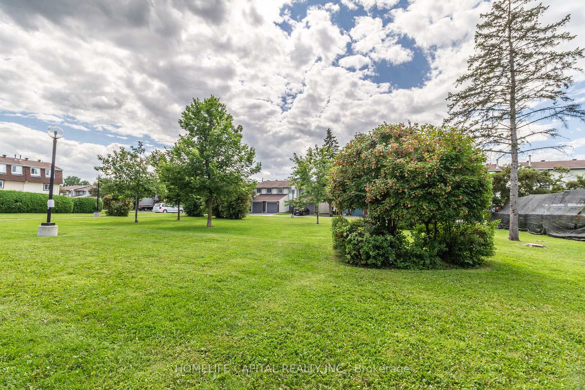 Photo 5 of 1949 Greenway Park Lane, Ottawa, Blackburn Hamlet (South) — HOMEH