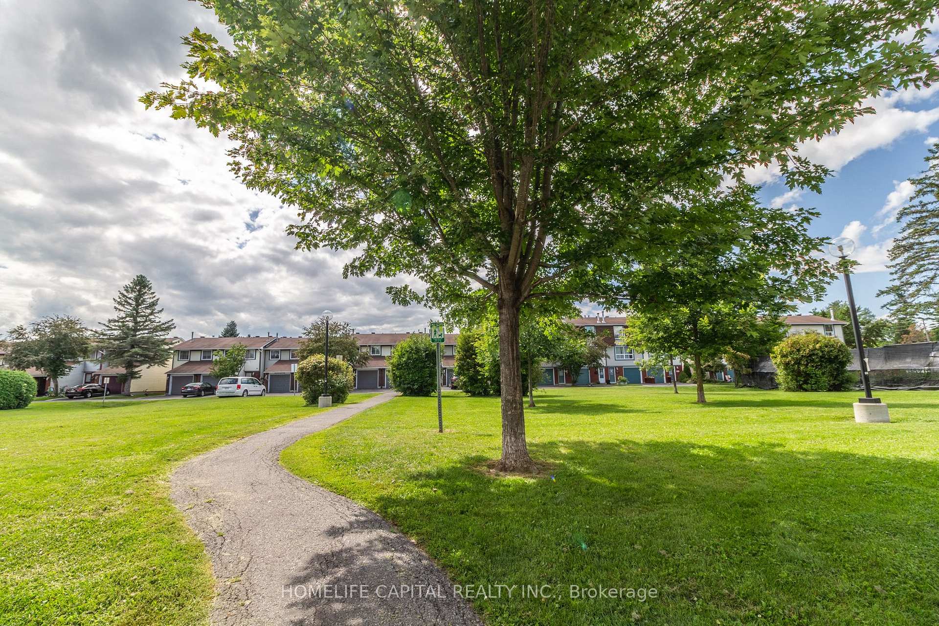 Photo 6 of 1949 Greenway Park Lane, Ottawa, Blackburn Hamlet (South) — HOMEH