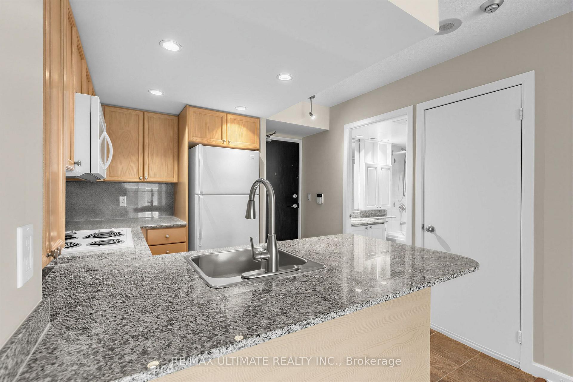 Photo 3 of Unit 1508, 8 Park Road, Toronto, Rosedale-Moore Park — HOMEH
