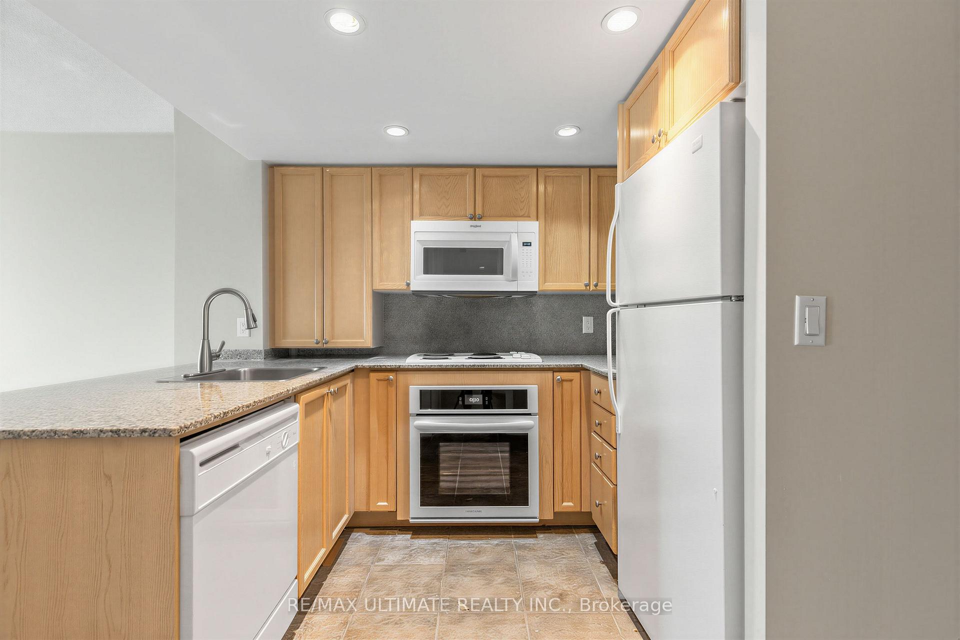 Photo 4 of Unit 1508, 8 Park Road, Toronto, Rosedale-Moore Park — HOMEH