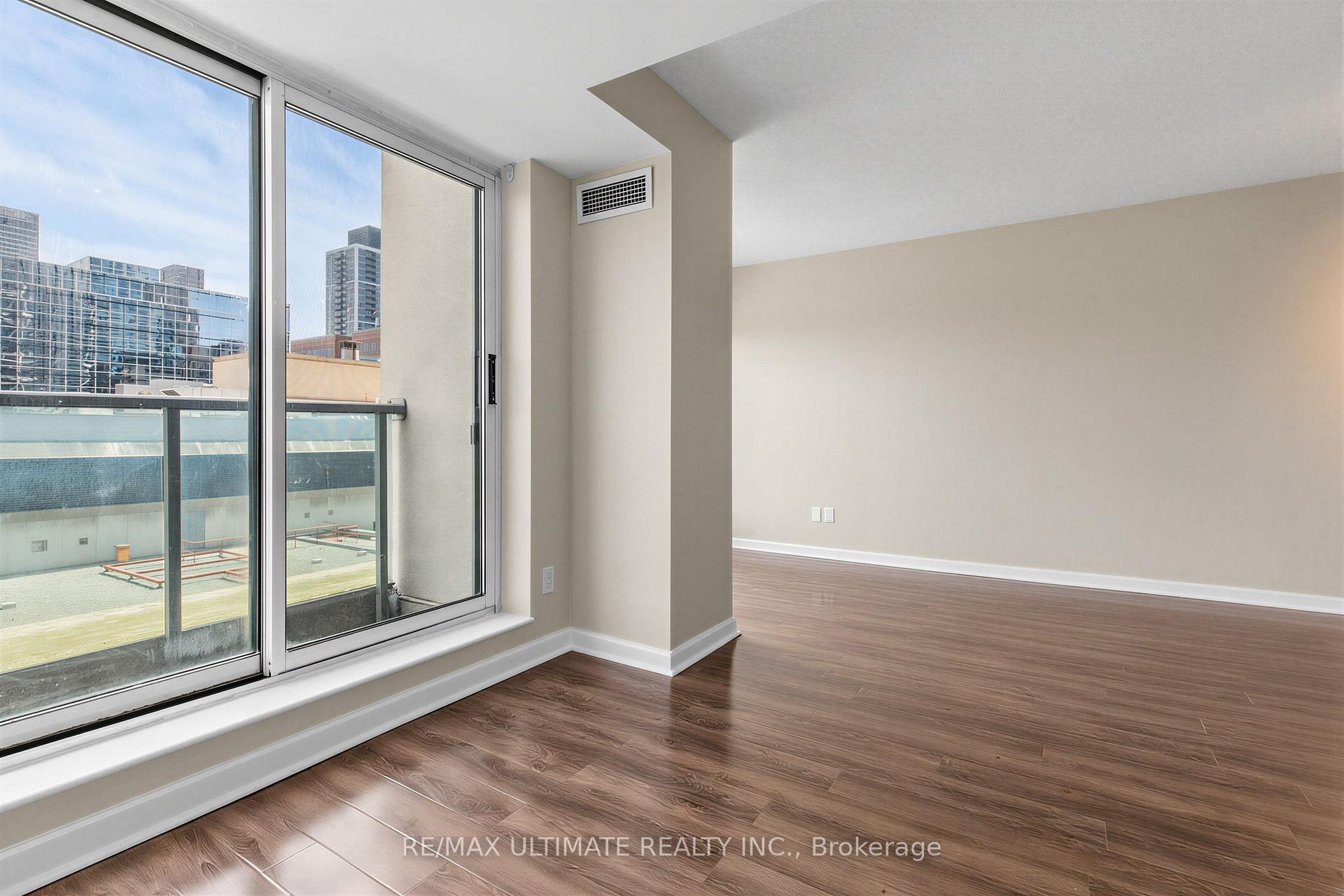 Photo 9 of Unit 1508, 8 Park Road, Toronto, Rosedale-Moore Park — HOMEH