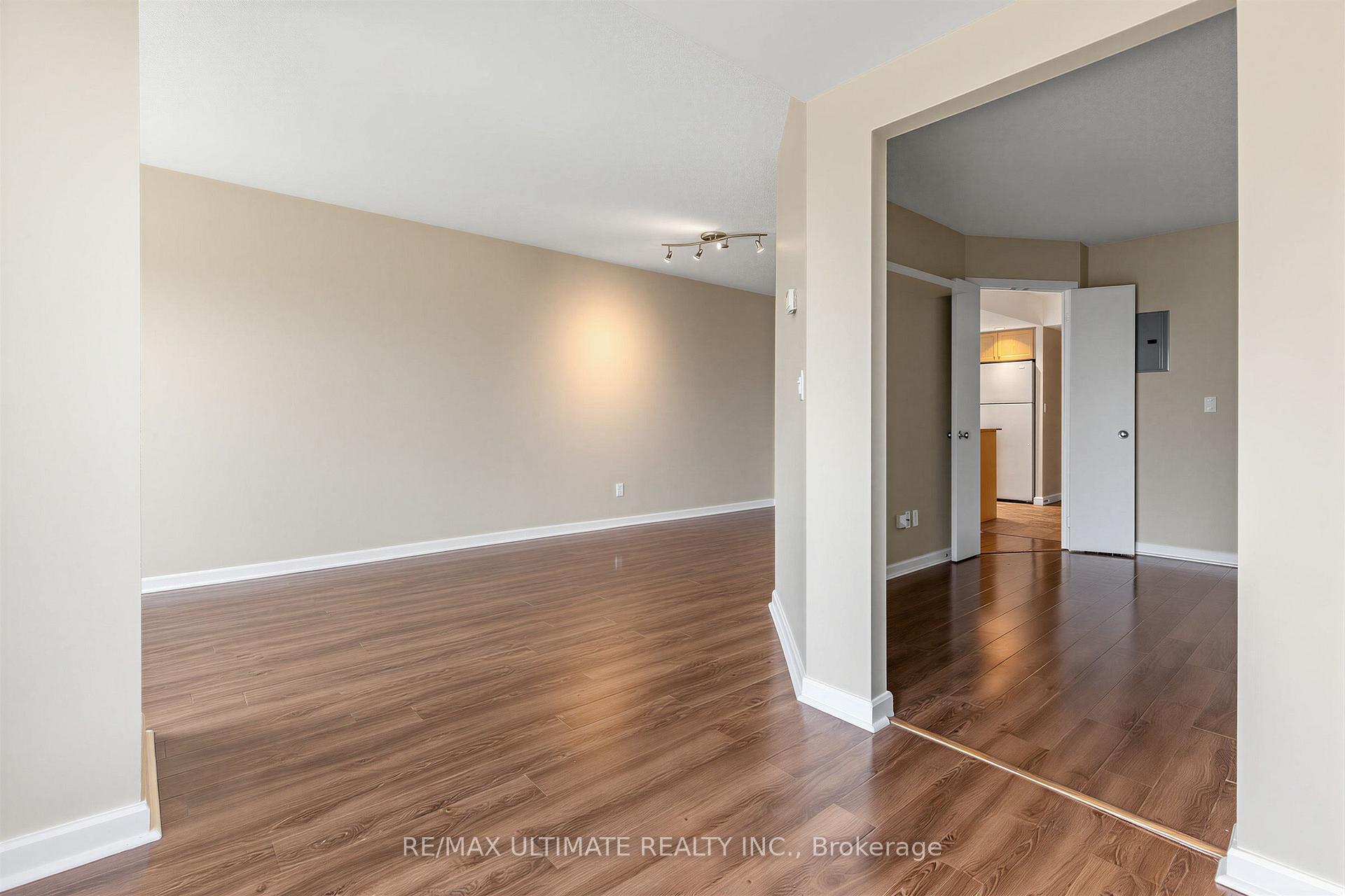 Photo 10 of Unit 1508, 8 Park Road, Toronto, Rosedale-Moore Park — HOMEH