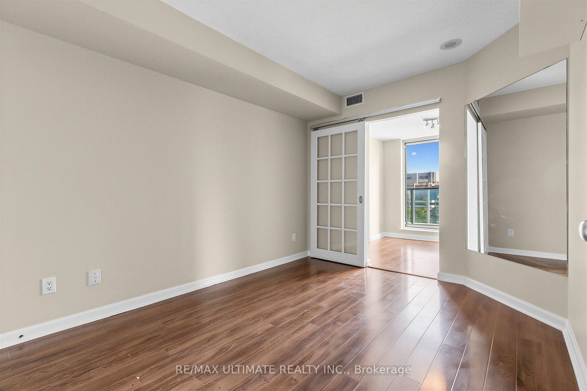 Photo 12 of Unit 1508, 8 Park Road, Toronto, Rosedale-Moore Park — HOMEH