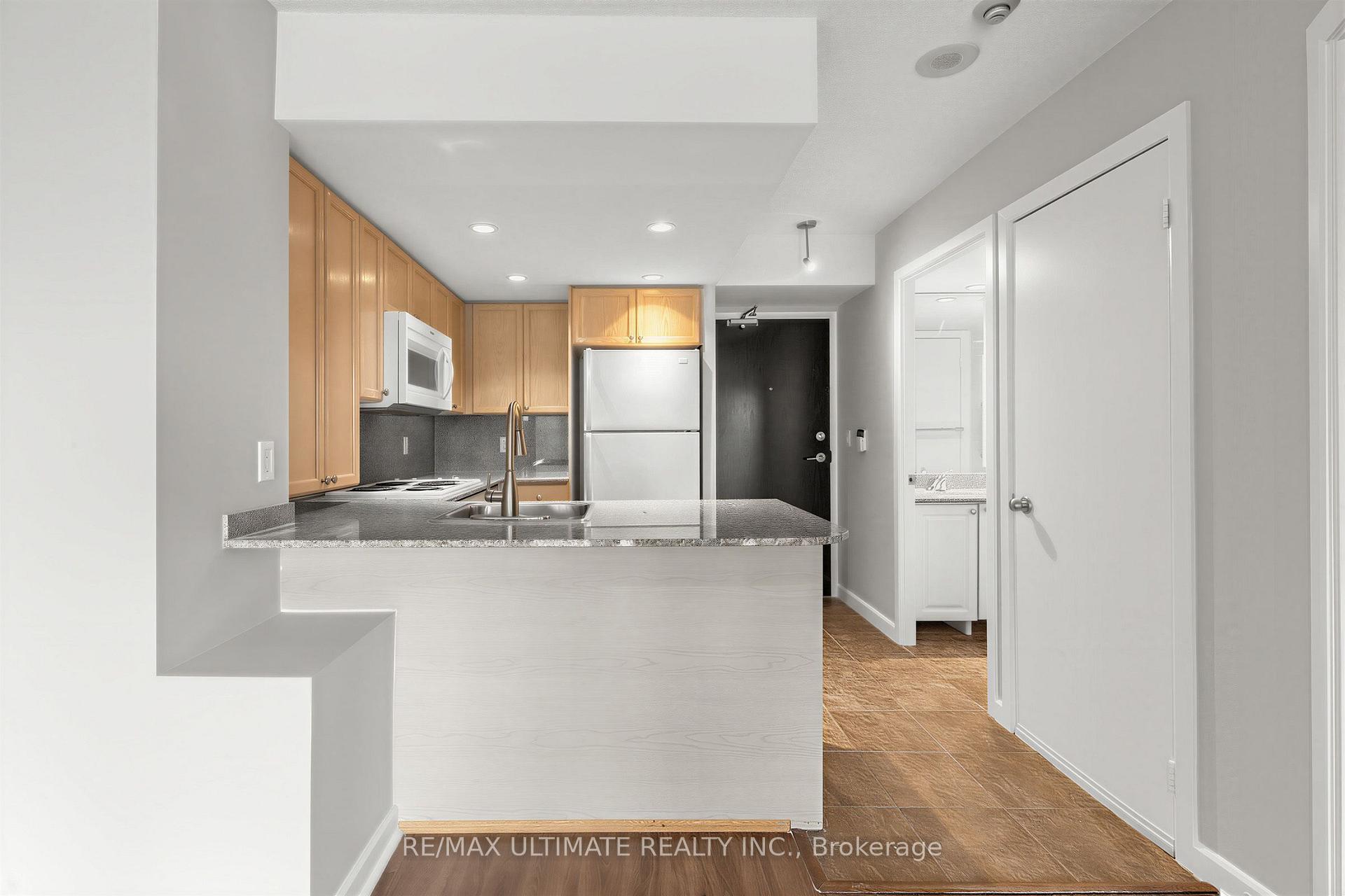 Photo 15 of Unit 1508, 8 Park Road, Toronto, Rosedale-Moore Park — HOMEH