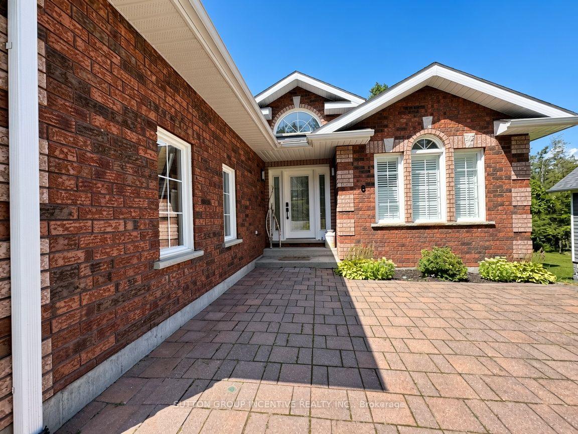 Photo 4 of 8 Alpine Way, Oro-Medonte, Horseshoe Valley — HOMEH