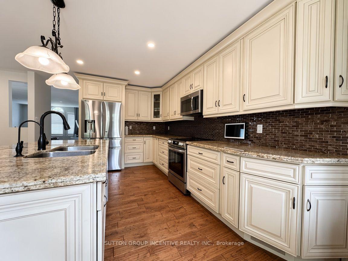 Photo 12 of 8 Alpine Way, Oro-Medonte, Horseshoe Valley — HOMEH