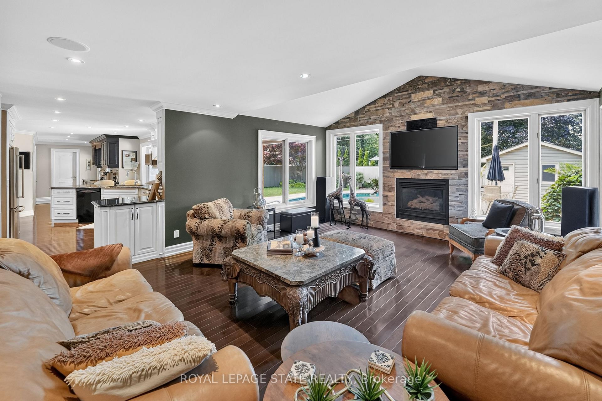 Photo 9 of 86 Hedge Lawn Drive, Grimsby, Grimsby East — HOMEH