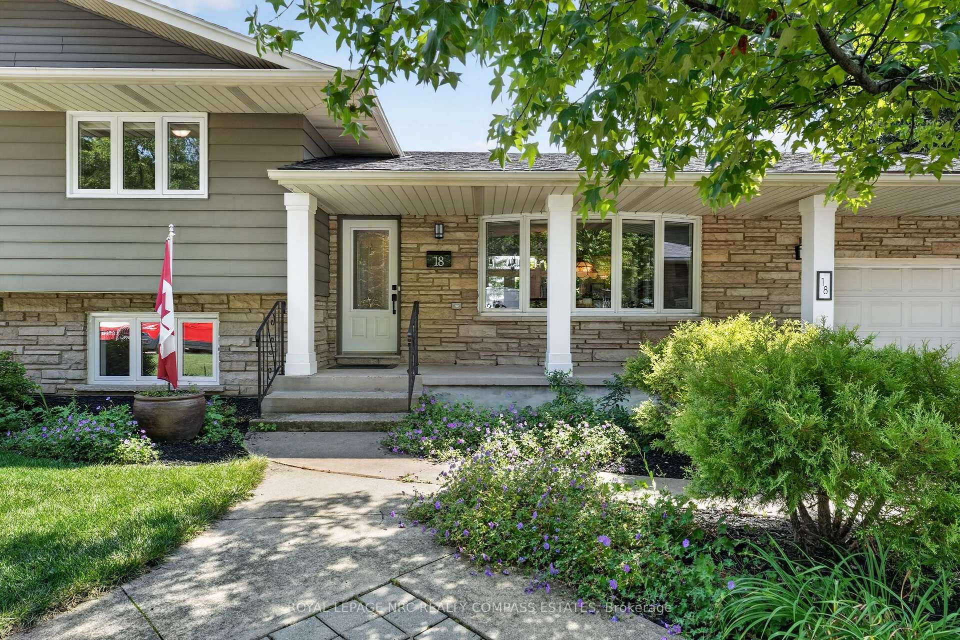 Photo 3 of 18 Lockview Crescent, St. Catharines, Bunting/Linwell — HOMEH