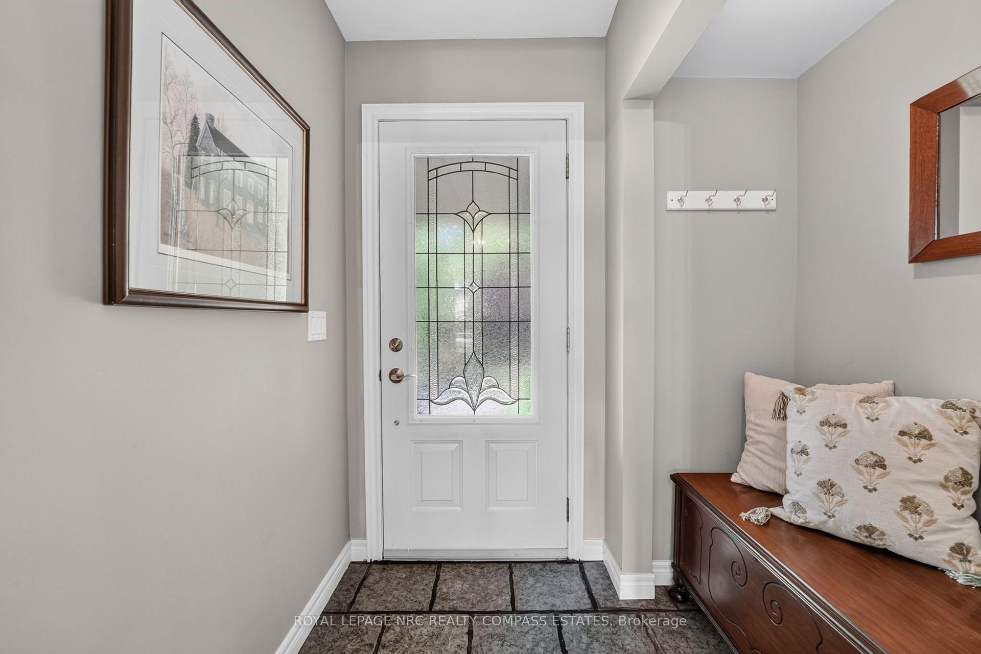 Photo 4 of 18 Lockview Crescent, St. Catharines, Bunting/Linwell — HOMEH