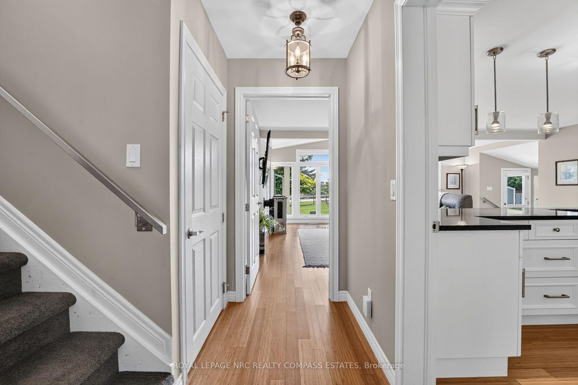 Photo 5 of 18 Lockview Crescent, St. Catharines, Bunting/Linwell — HOMEH