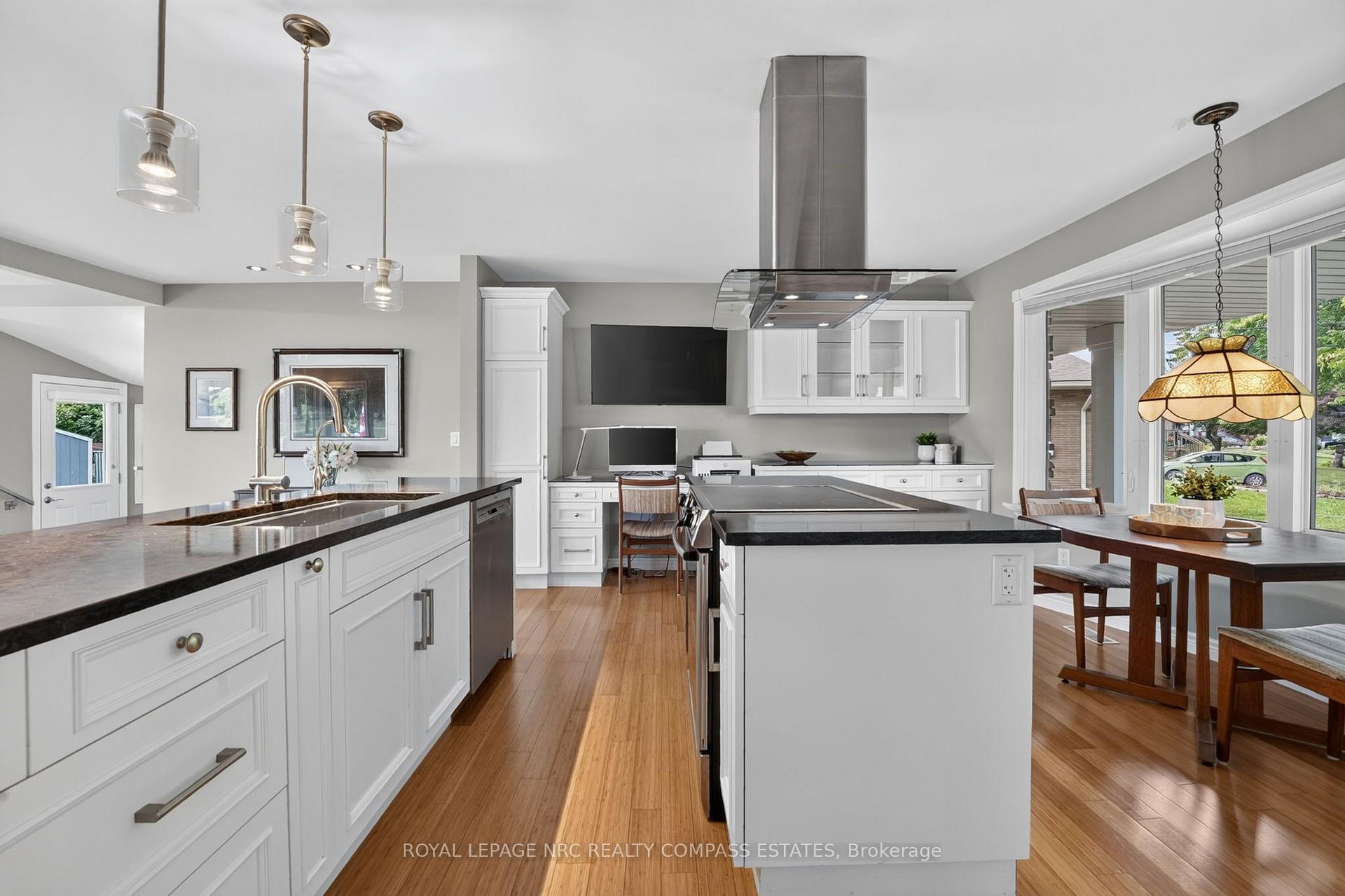 Photo 6 of 18 Lockview Crescent, St. Catharines, Bunting/Linwell — HOMEH