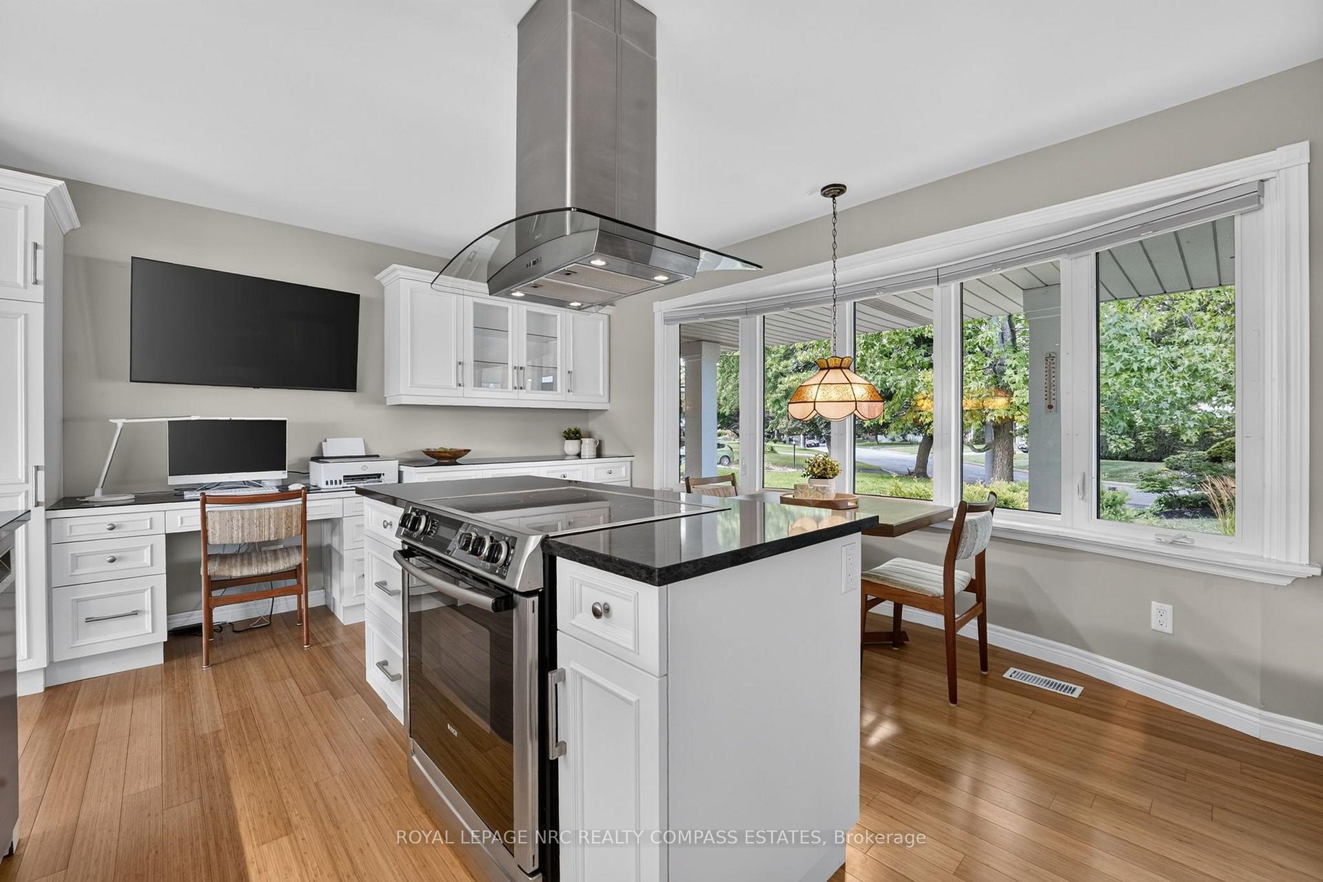 Photo 7 of 18 Lockview Crescent, St. Catharines, Bunting/Linwell — HOMEH