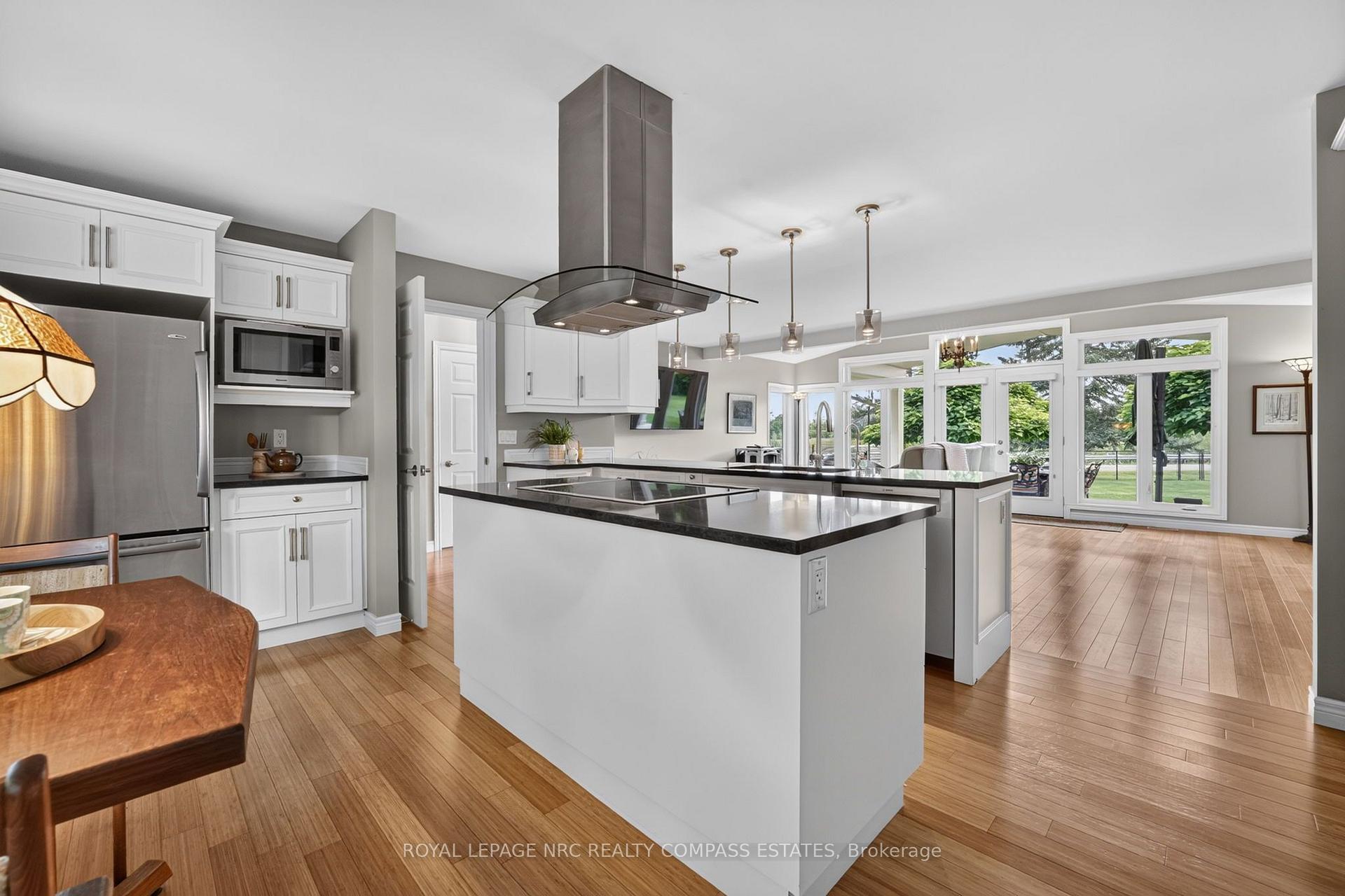 Photo 9 of 18 Lockview Crescent, St. Catharines, Bunting/Linwell — HOMEH