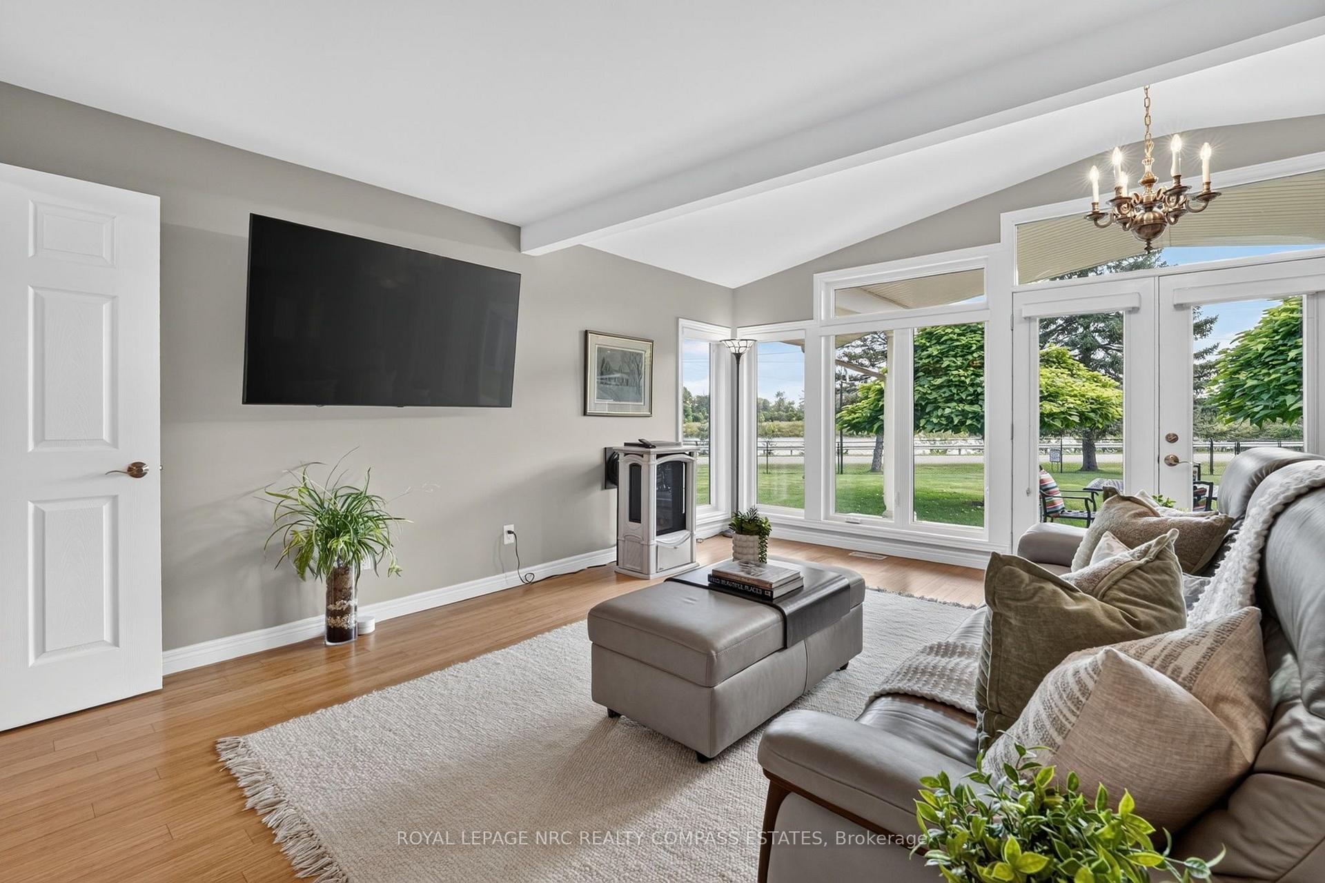 Photo 13 of 18 Lockview Crescent, St. Catharines, Bunting/Linwell — HOMEH