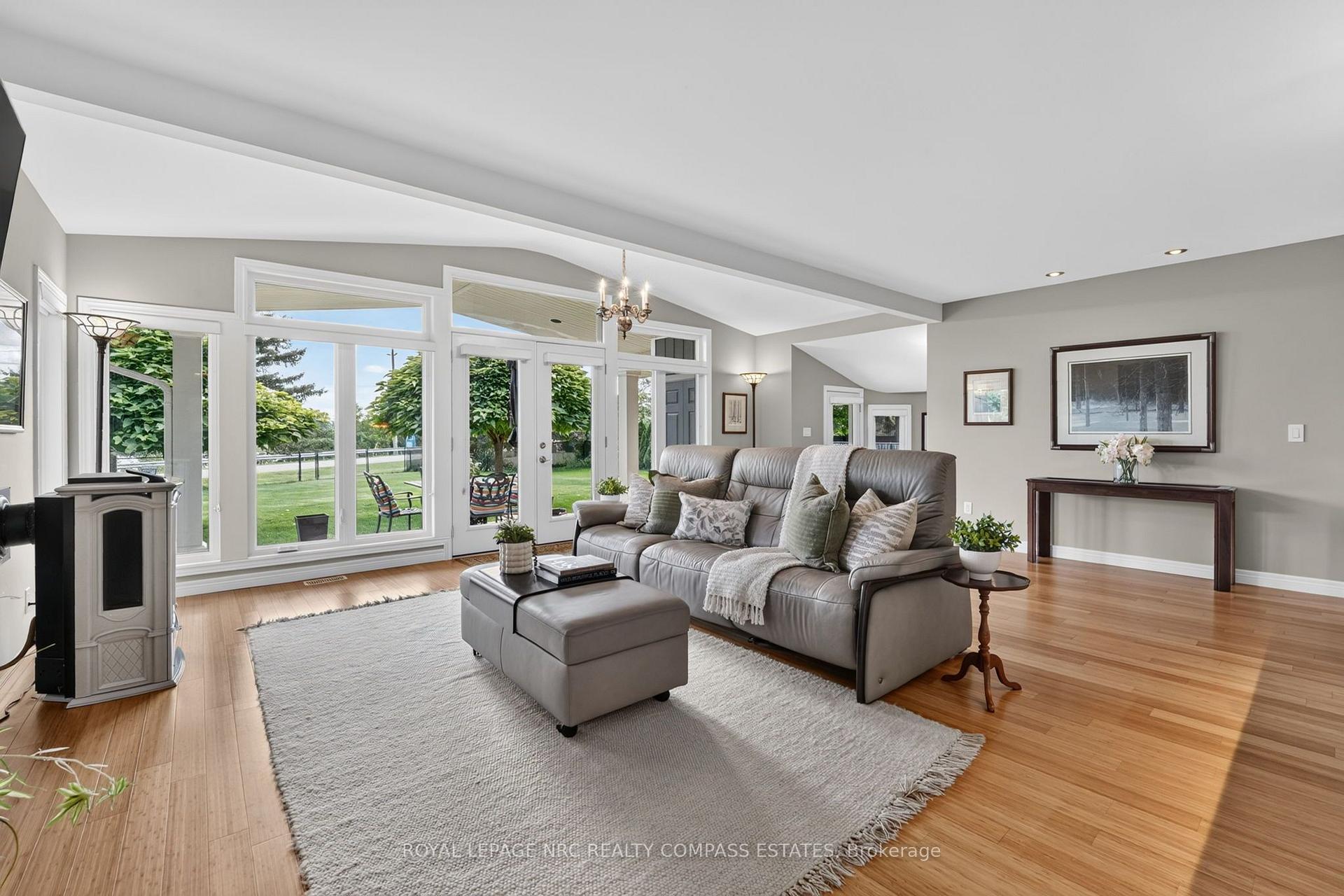 Photo 14 of 18 Lockview Crescent, St. Catharines, Bunting/Linwell — HOMEH