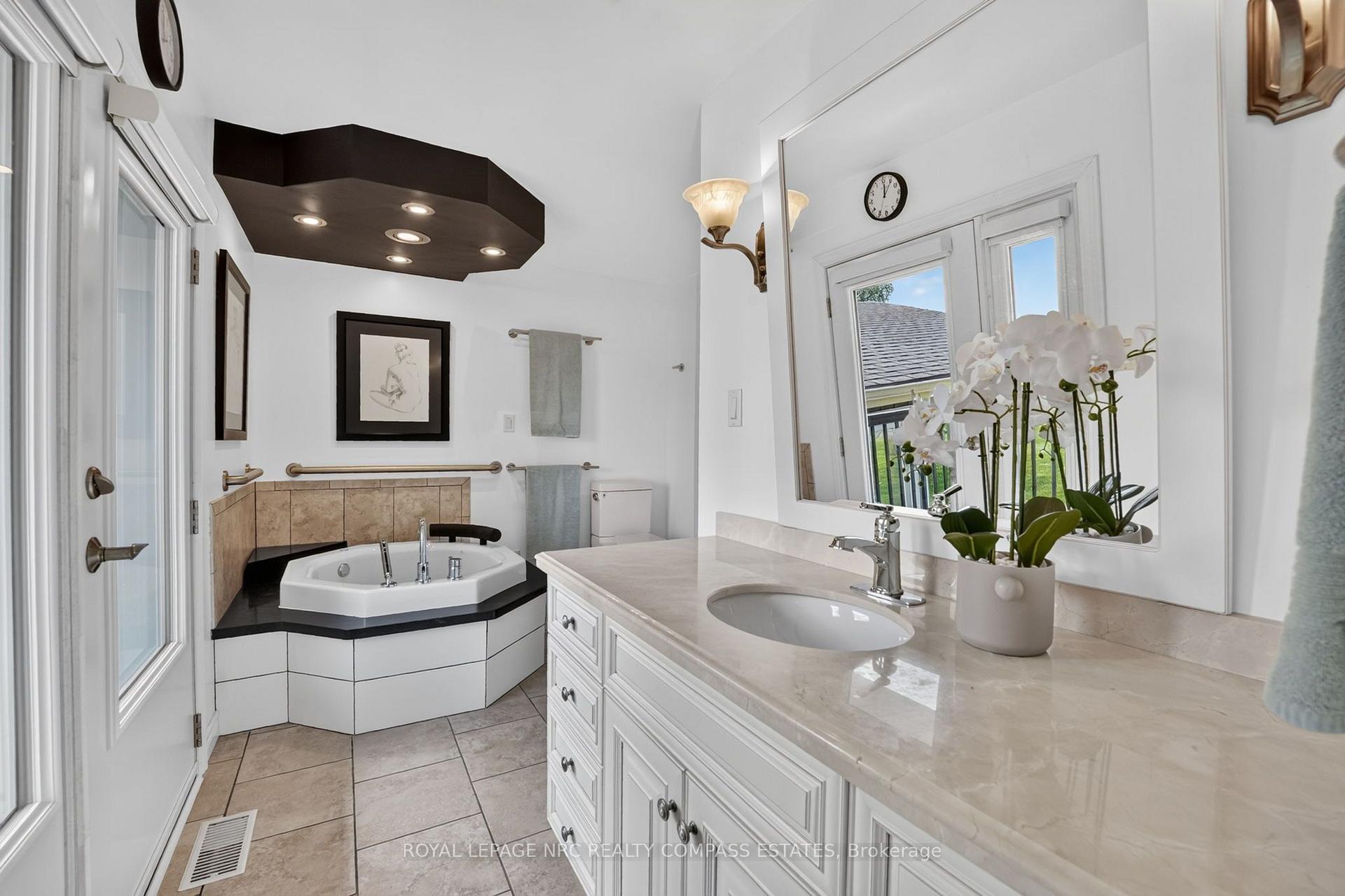 Photo 22 of 18 Lockview Crescent, St. Catharines, Bunting/Linwell — HOMEH