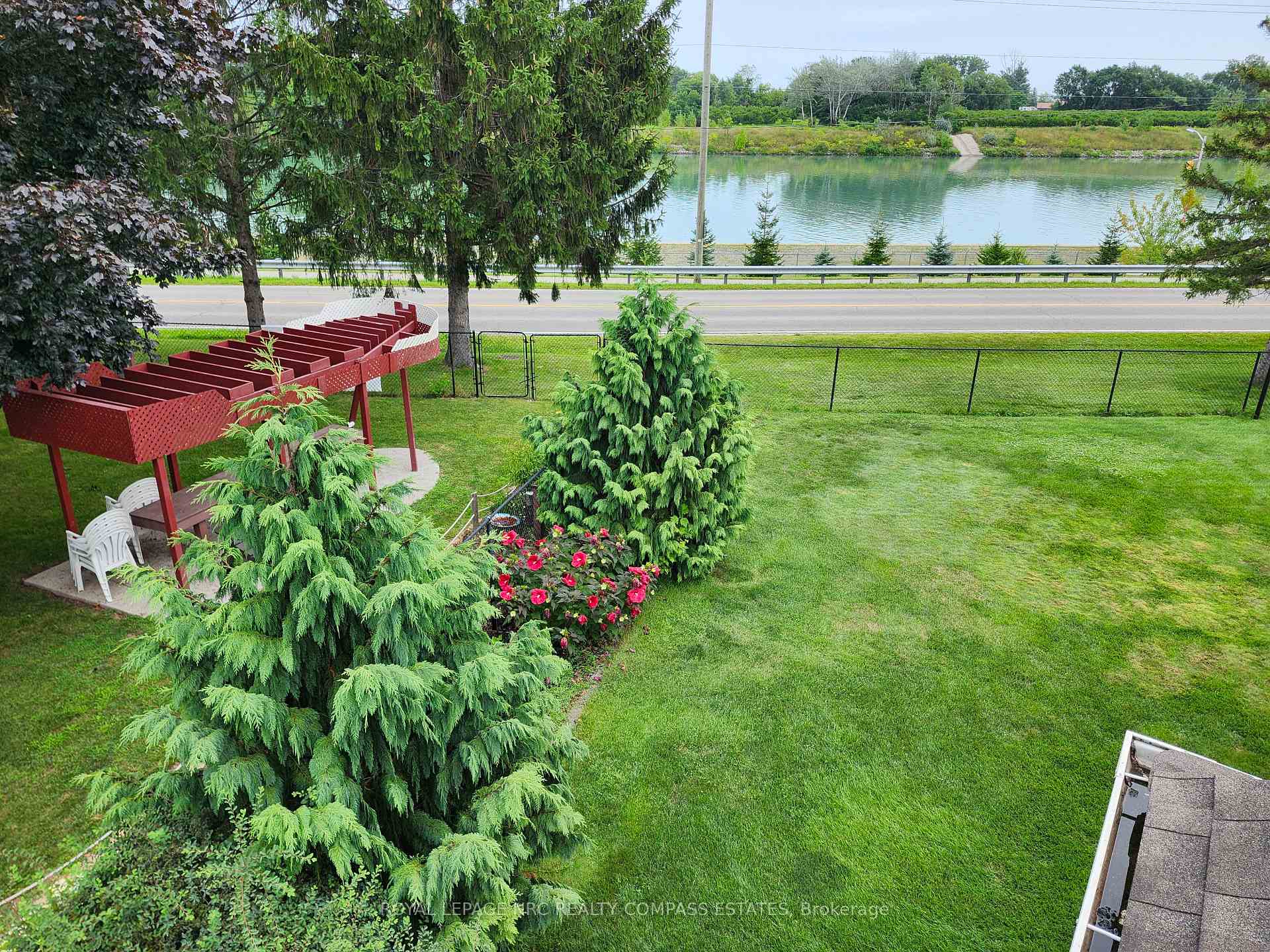 Photo 2 of 18 Lockview Crescent, St. Catharines, Bunting/Linwell — HOMEH