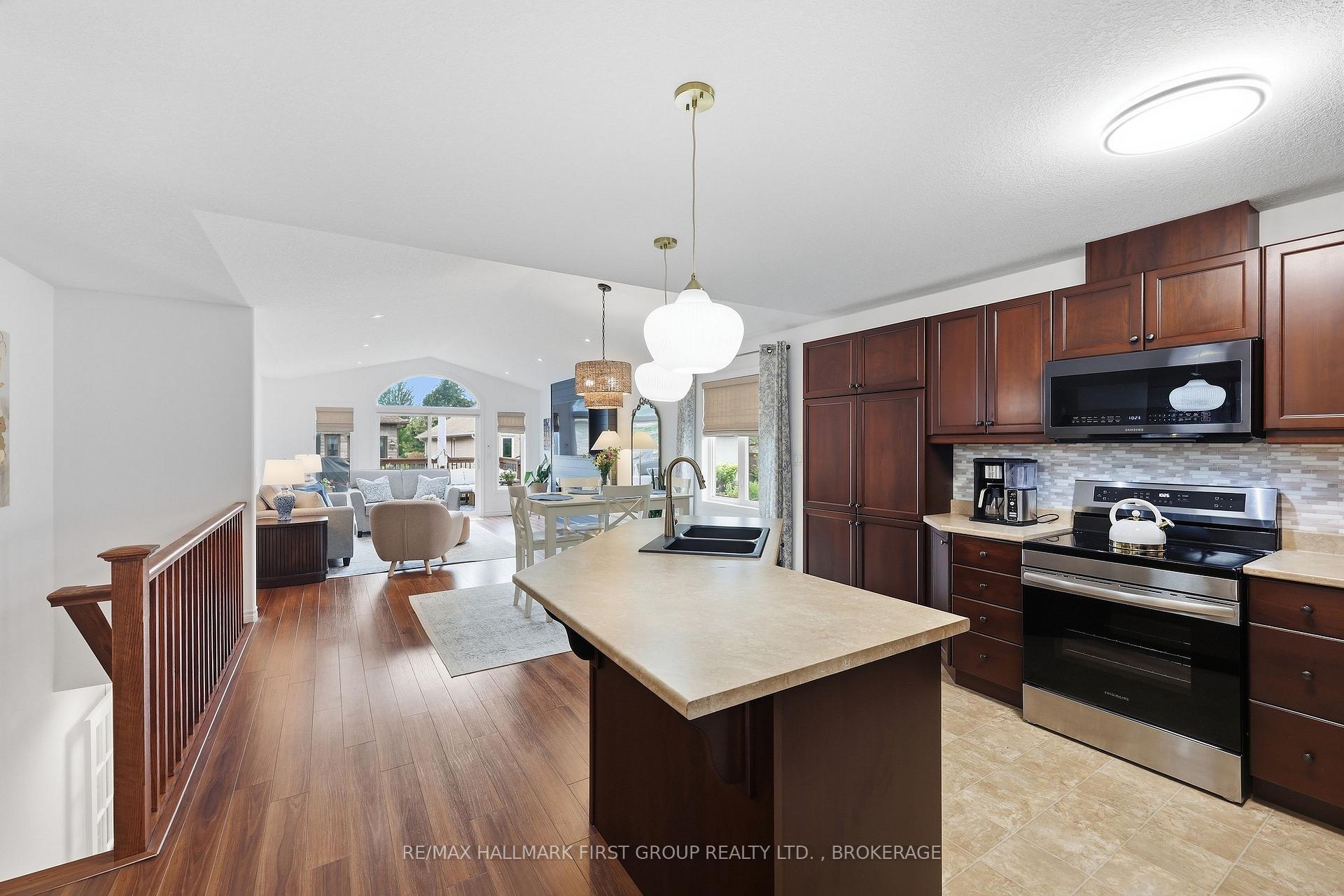 Photo 8 of 1286 Mazzolin Crescent, Kingston, City Northwest — HOMEH