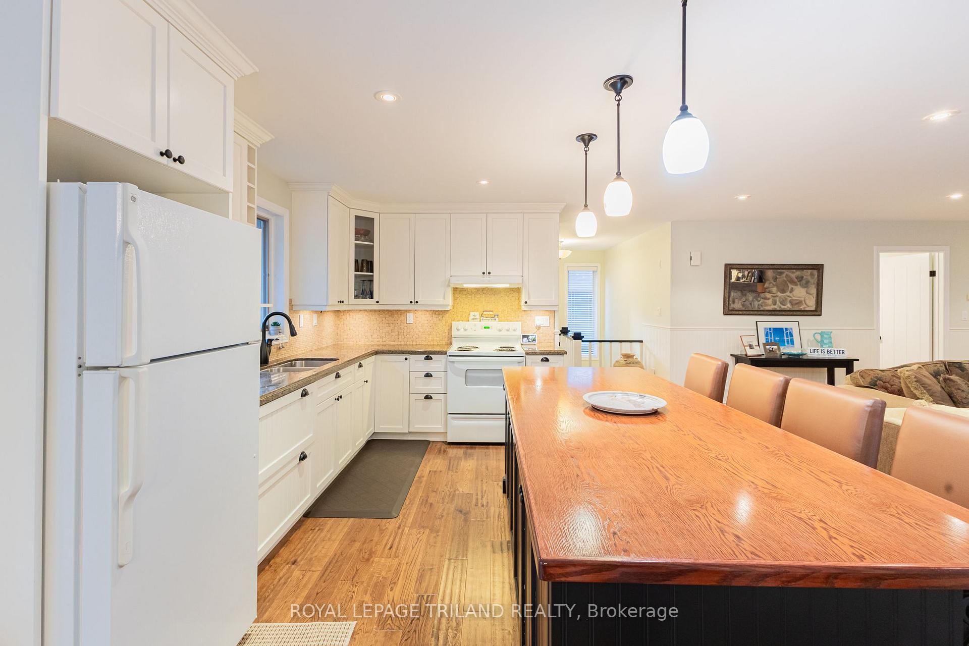 Photo 17 of 33 Forest Avenue, South Huron, Stephen — HOMEH