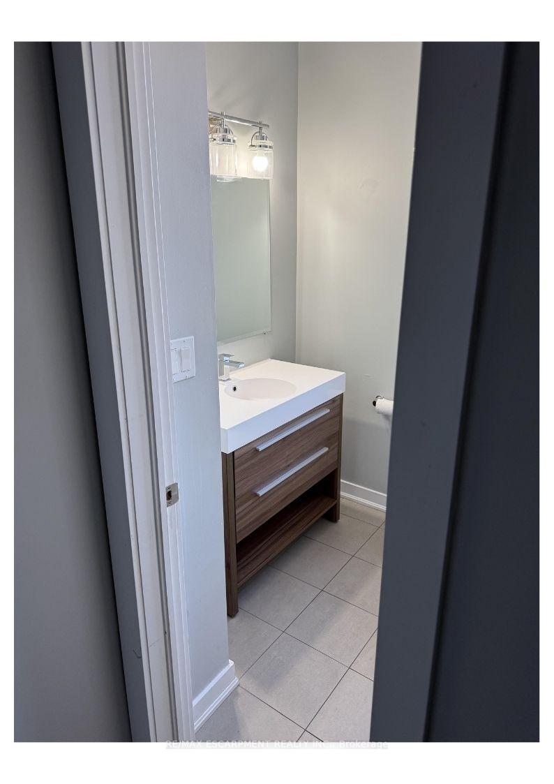 Photo 3 of Unit 301, 657 Barton Street E, Hamilton, Gibson — HOMEH