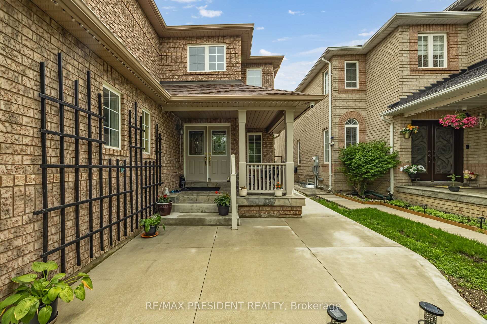 Photo 3 of 14 Baybrook Road, Brampton, Snelgrove — HOMEH