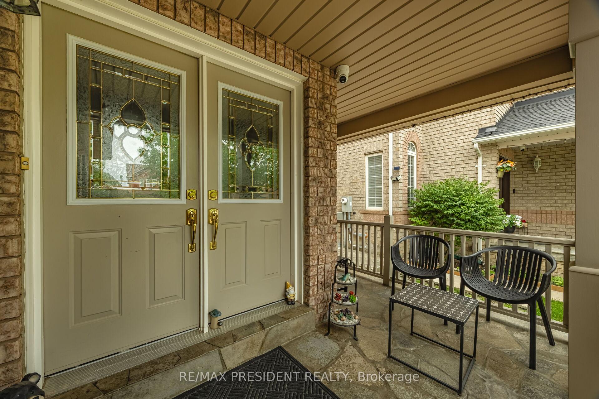 Photo 4 of 14 Baybrook Road, Brampton, Snelgrove — HOMEH