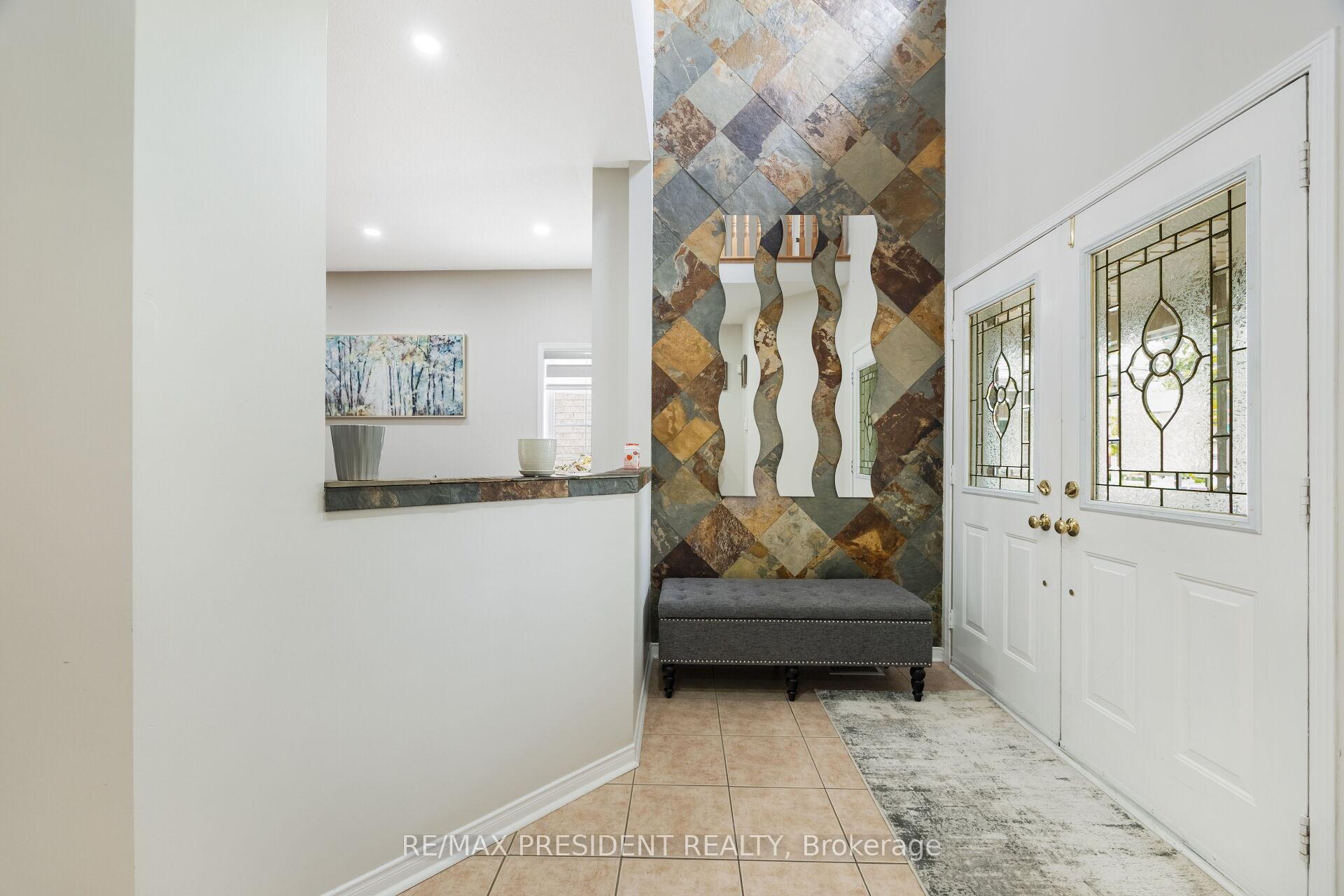 Photo 5 of 14 Baybrook Road, Brampton, Snelgrove — HOMEH